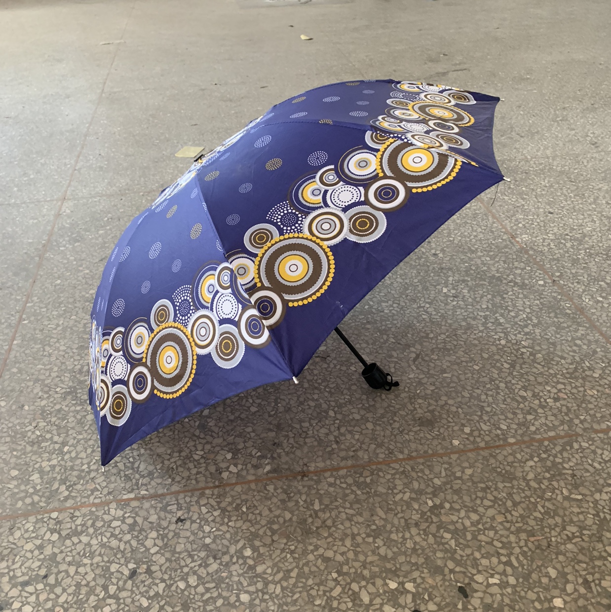 55*8K反向三折折叠深蓝圆圈花伞