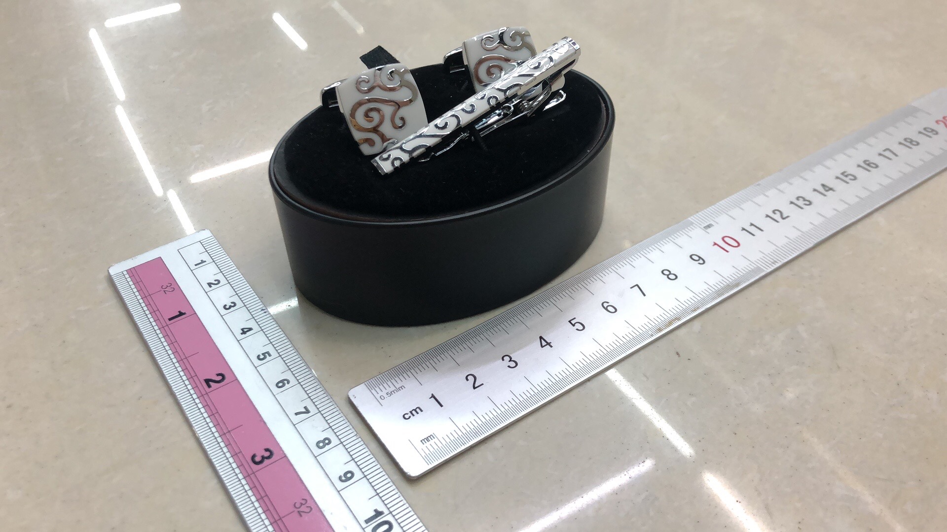 High-end cufflink tie clip box Application Scenario