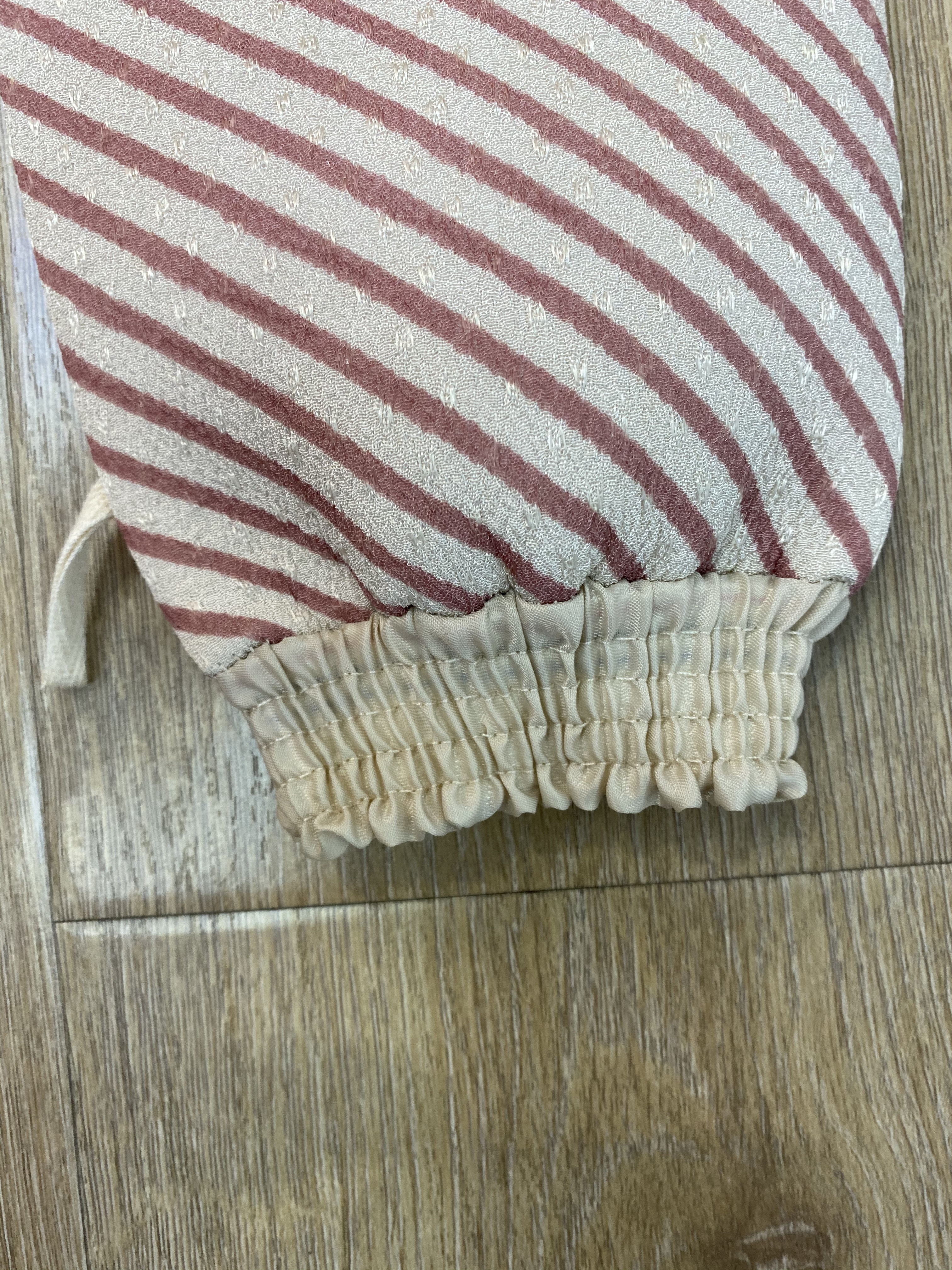 Kernel flower bath towel Bath gloves Bath artifact Diagonal stripe with star dot bath towel Application Scenario