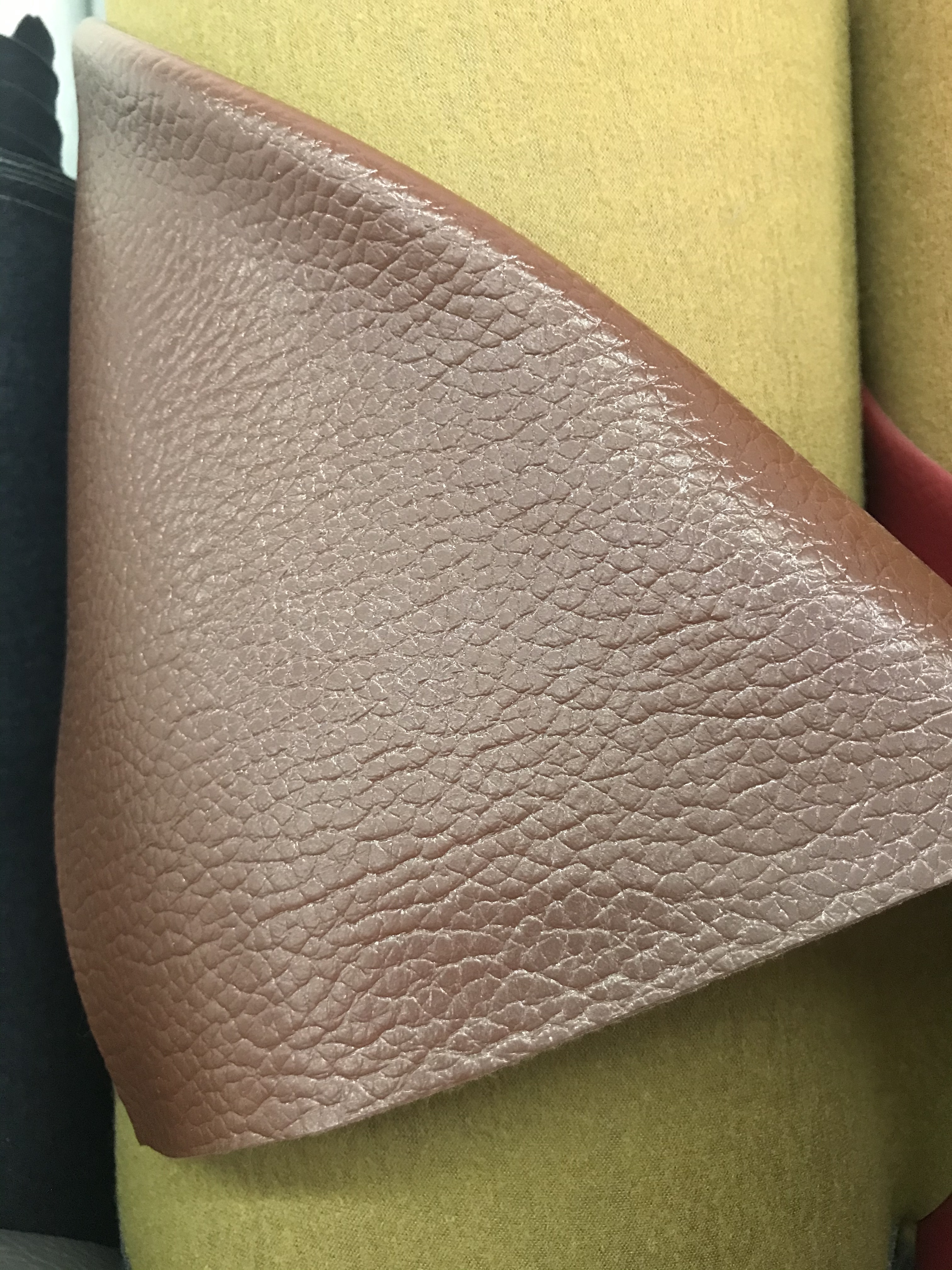 工厂直销0.8厚荔枝纹皮革亮光绣花四方格加圆圈绗缝1.8公分格子纹加小圆圈3公分厚海绵弹力起泡布适用于单拉包双拉包喜庆工艺品沙发椅子家装软硬包详情图8