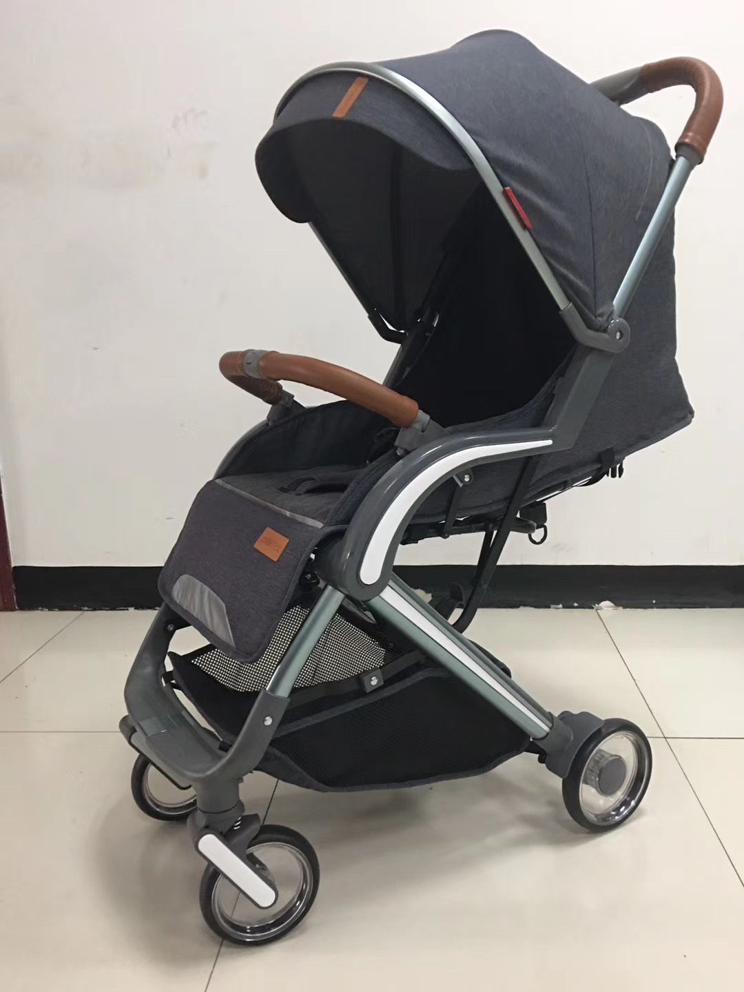 Baby stroller z3-b, a portable folding children's stroller for sitting and lying down, shock-absorbing four-wheel stroller for newborns detail image 5