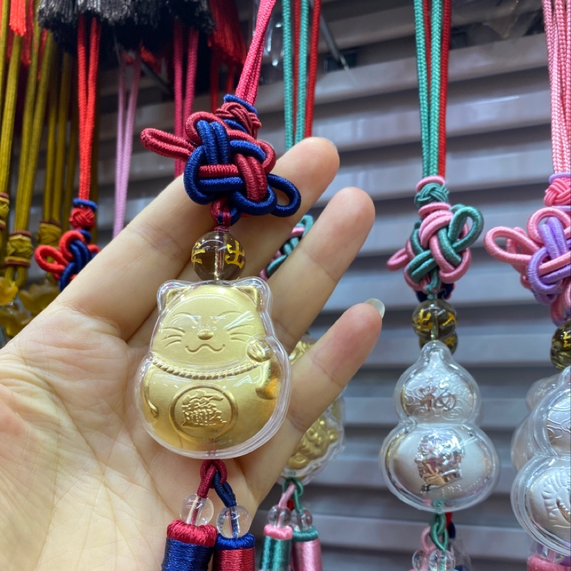 Pendants made of pure gold thumbnail