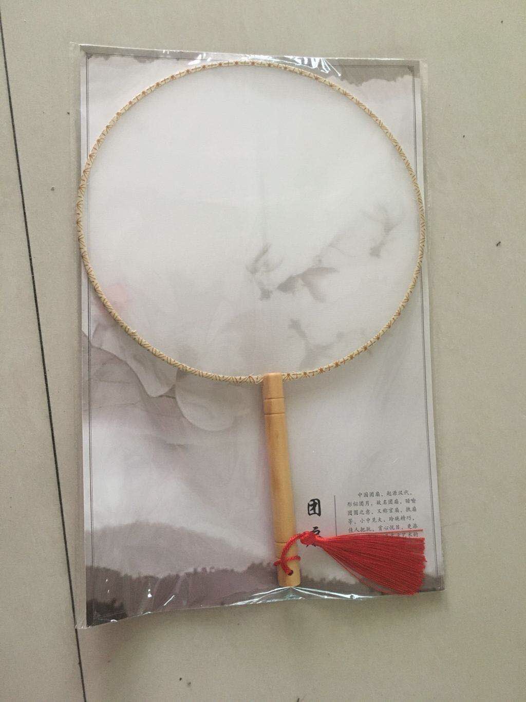 手绘空白团扇仿真丝女扇圆形秀禾新娘婚扇真丝宫扇绘画涂鸦产品图