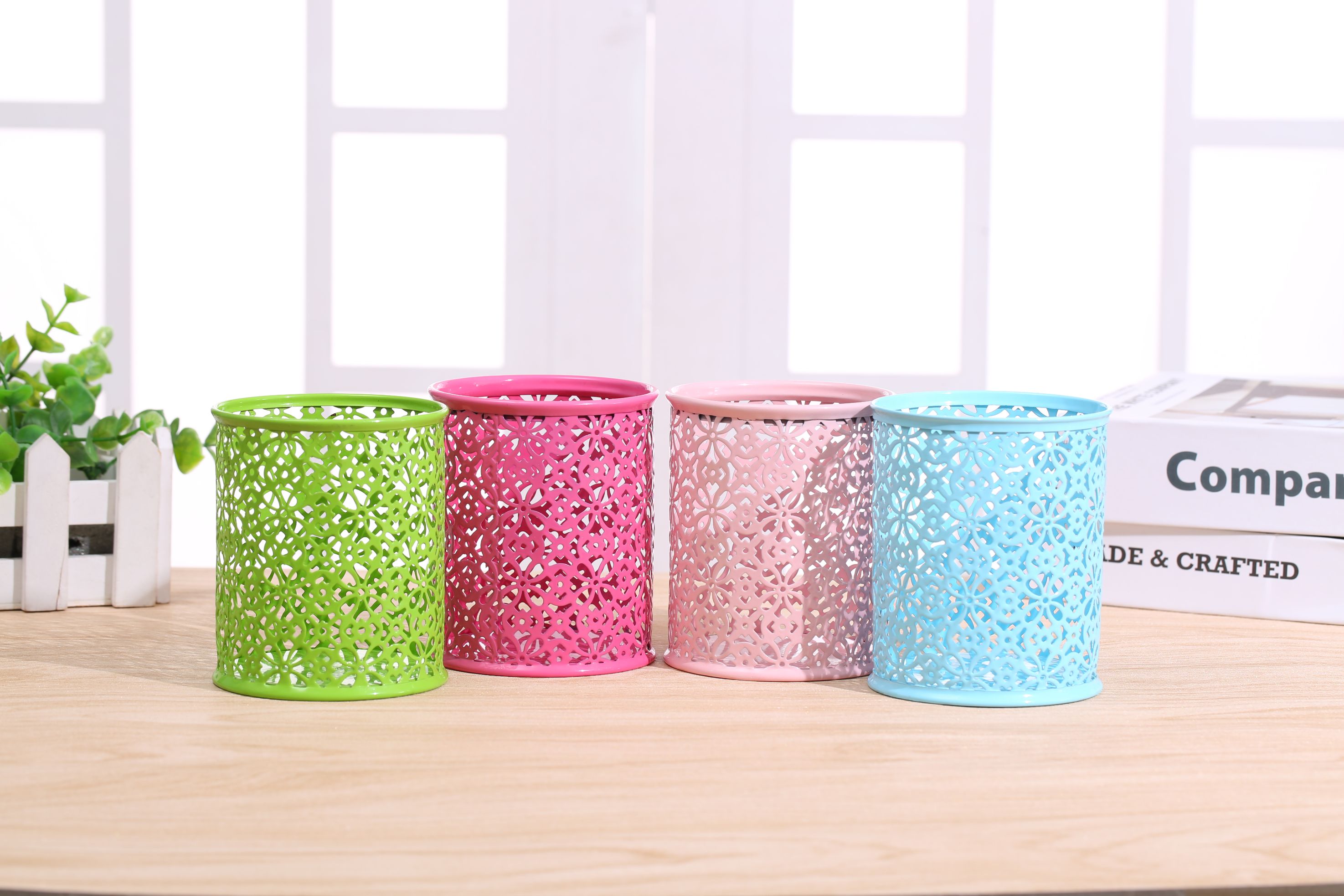 镂空笔筒创意时尚办公桌面铁网金属多功能欧式现代简约学生收纳1图