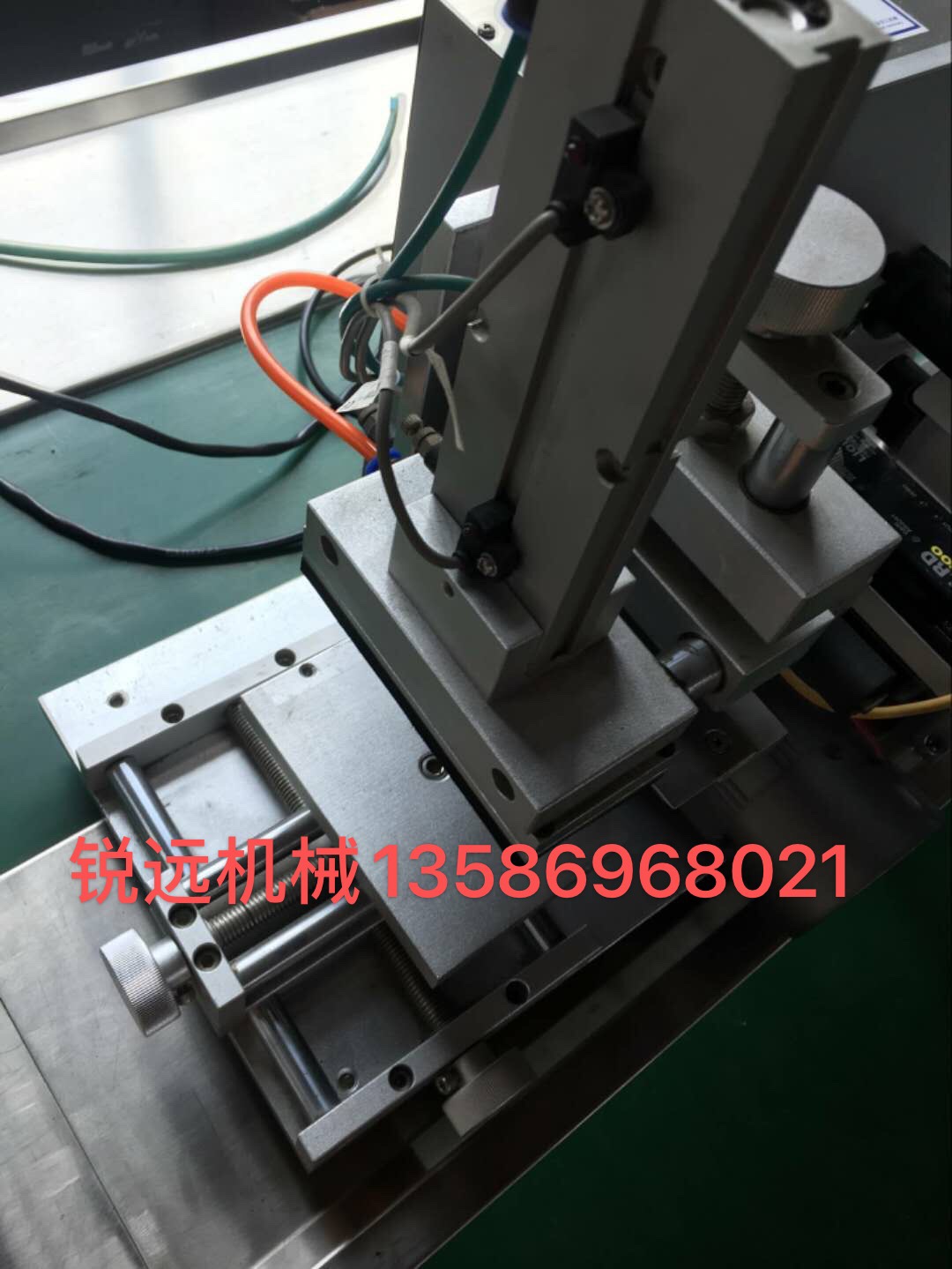 Ruiyuan Machinery Factory sells semi-automatic dual-purpose labeling machines directly and operates with integrity Item Picture