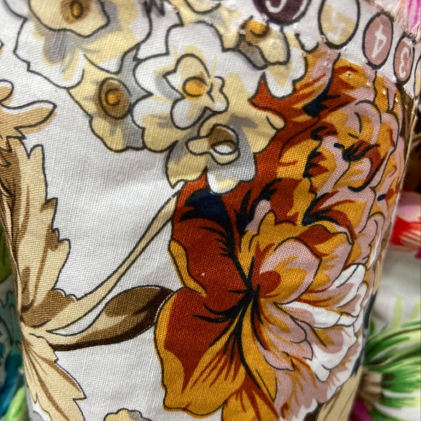 Brown Cotton Poplin With Large Flower On White Background For Uniform Rolling Cloth Cotton Plain Silk Color Silk Specification drawing