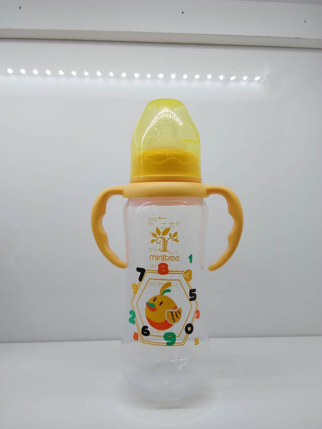 270-milliliter transparent pp baby bottle, a bestseller for foreign trade, specially supplied baby bottle with a large arc and handle