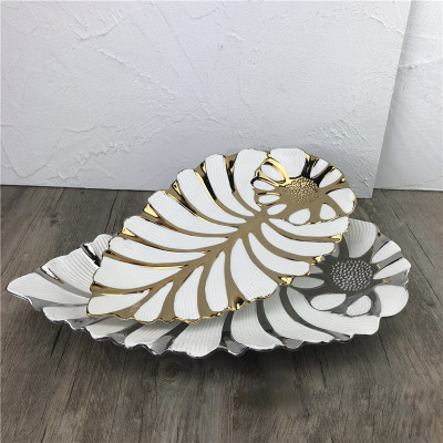 Wholesale silver-plated creative leaf plates, ceramic, modern and simple dining tables, coffee tables, fruit plates, home pastry and cake plates Application Scenario