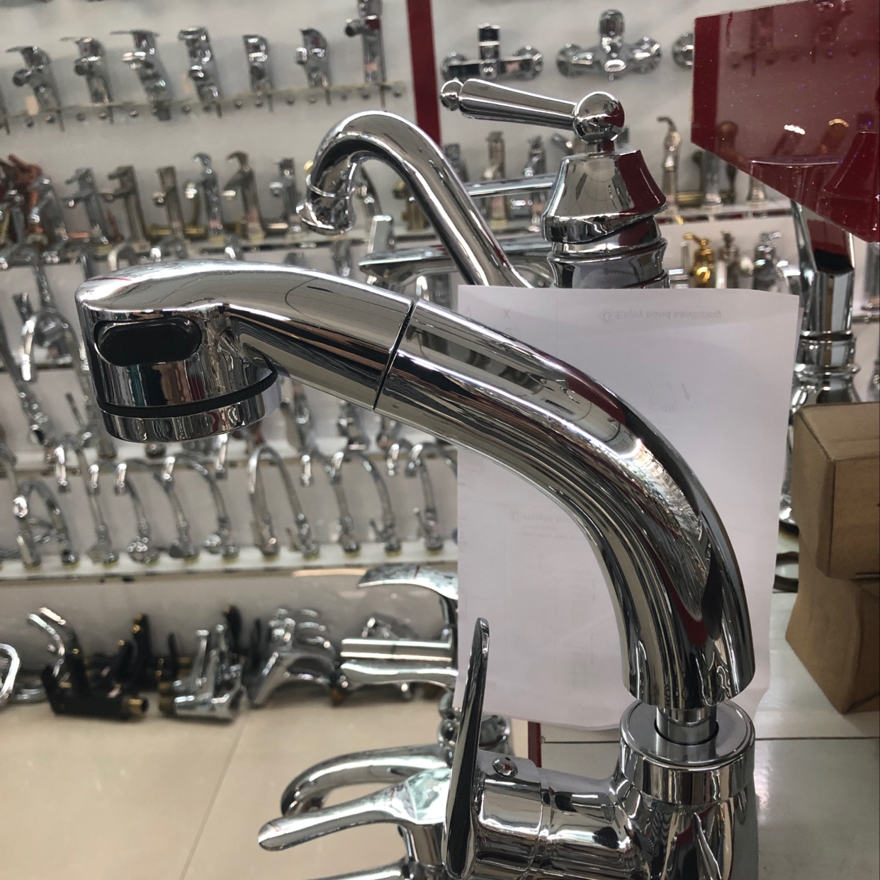 Lift the kitchen pull-out faucet