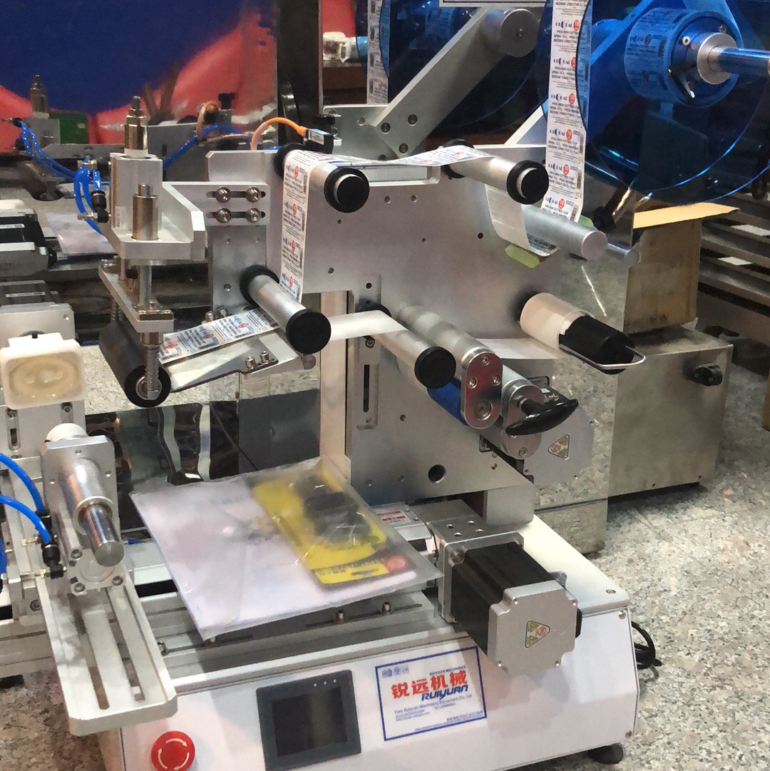 Ruiyuan Machinery Factory sells semi-automatic dual-purpose labeling machines directly and operates with integrity