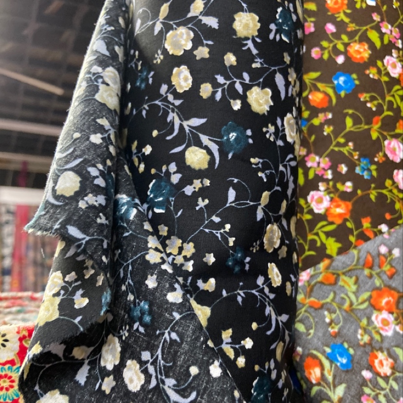 Black Floral Cotton Poplin Dressmaking Rolle Cotton Cloth Plain Color Silk Color Silk details Picture