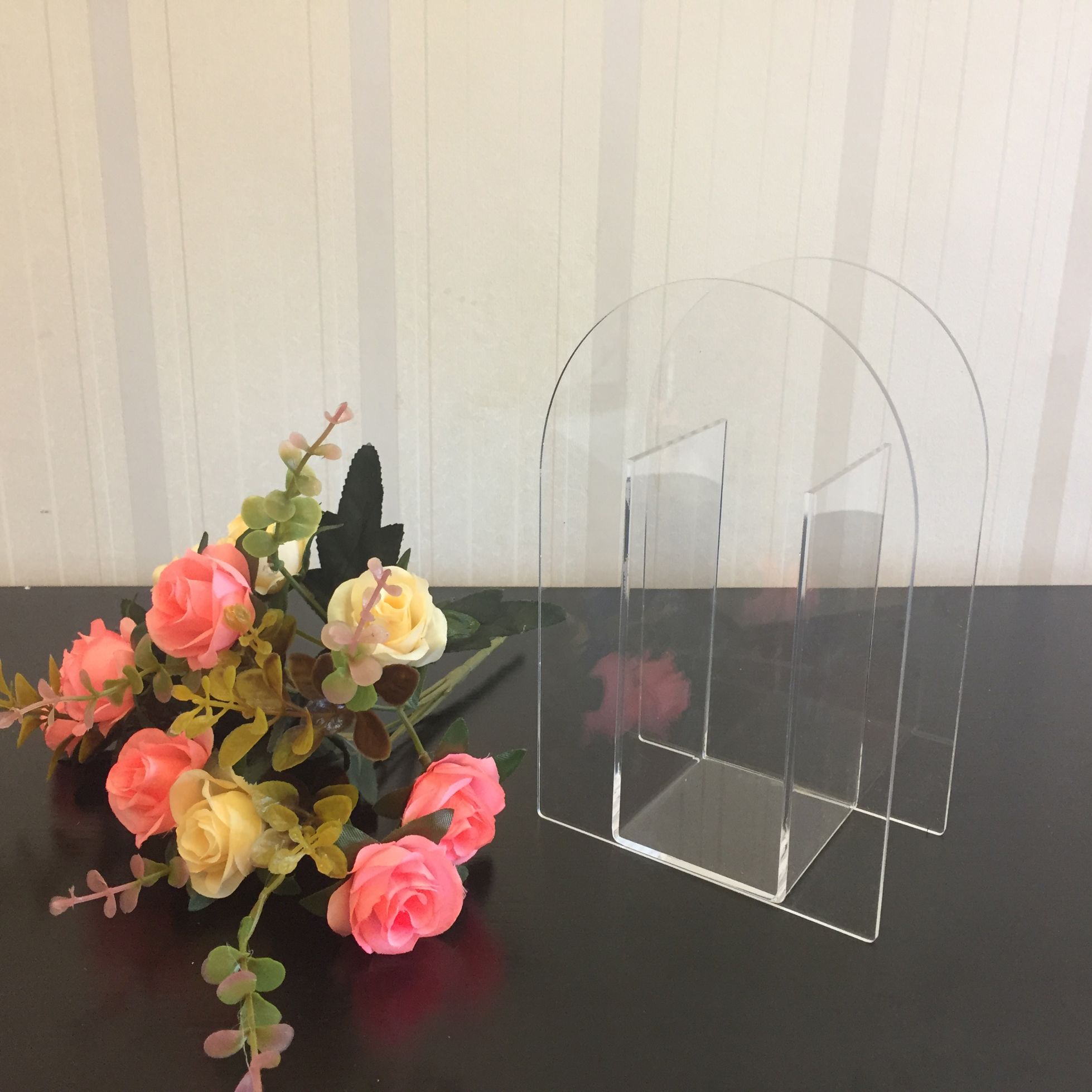 Square Round Transparent Acrylic Flower Box Acrylic Box Yongsheng Flower Box Manufacturers Custom Acrylic Vase Application Scenario