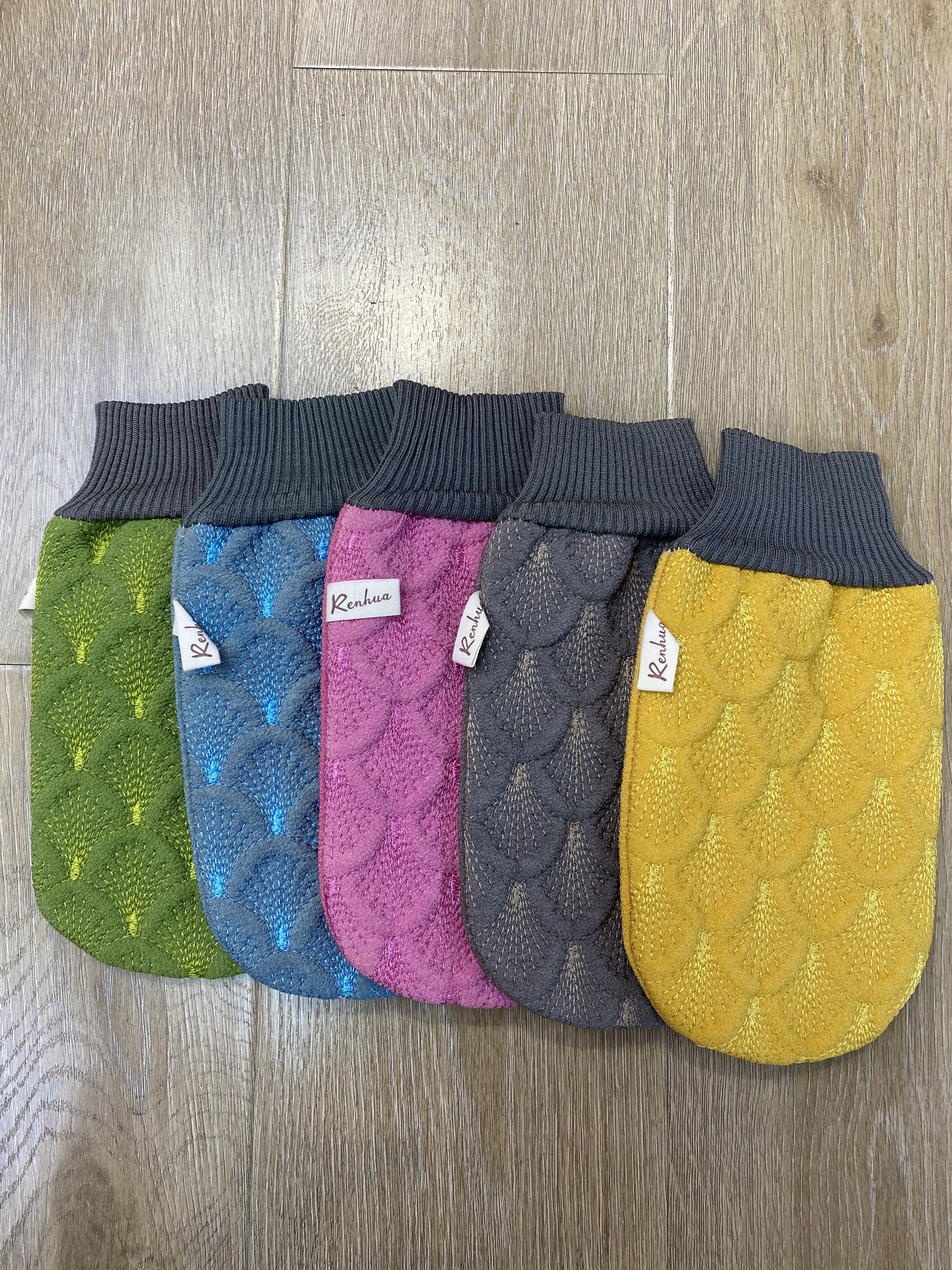 Renhua Bath Towel Bath Gloves Bath God Single Quilted Show Bath Towel Bath Towel Bath Towel Application Scenario