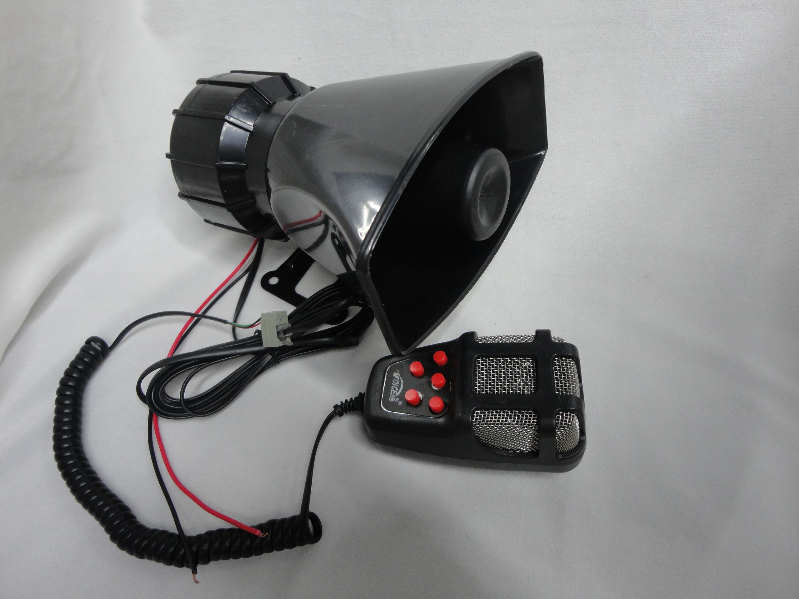 The CAR horn WS-320 five-tone horn alarm goes off with a squawk and a personality horn thumbnail