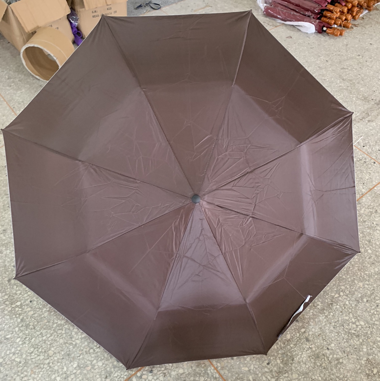 70*8K自动二折高尔夫银胶木头柄伞（咖啡色）细节图