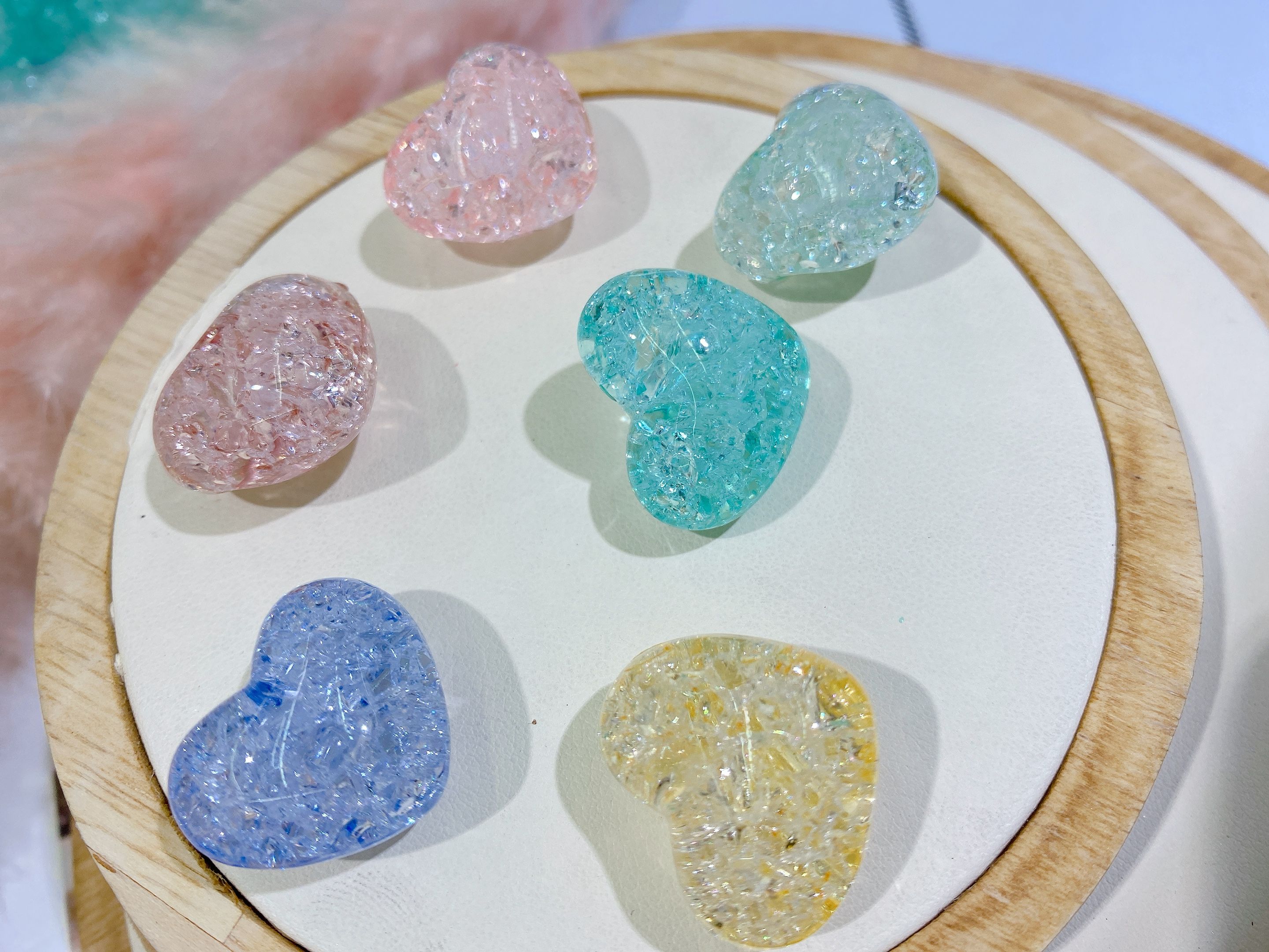 Acrylic straight-hole heart-shaped floral hair tie accessory head detail image 1