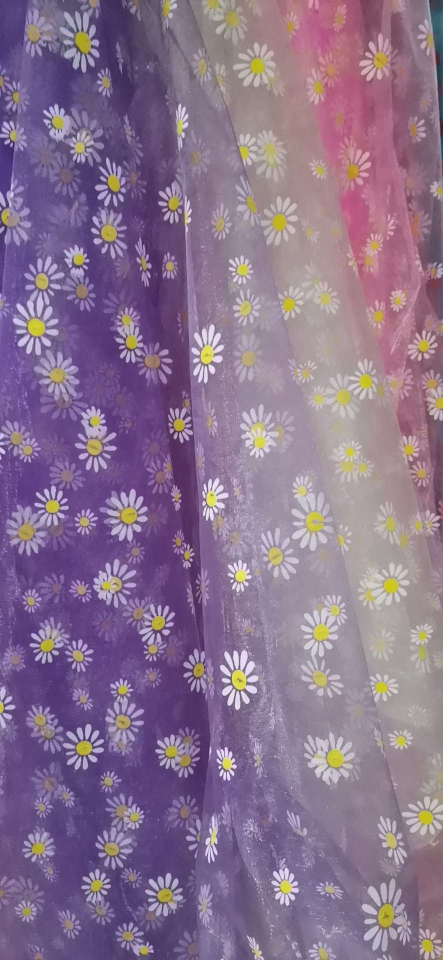 Five types of snowflake yarn fabrics are sold directly by the manufacturer. New products of the current season are available for wholesale or retail Application Scenario