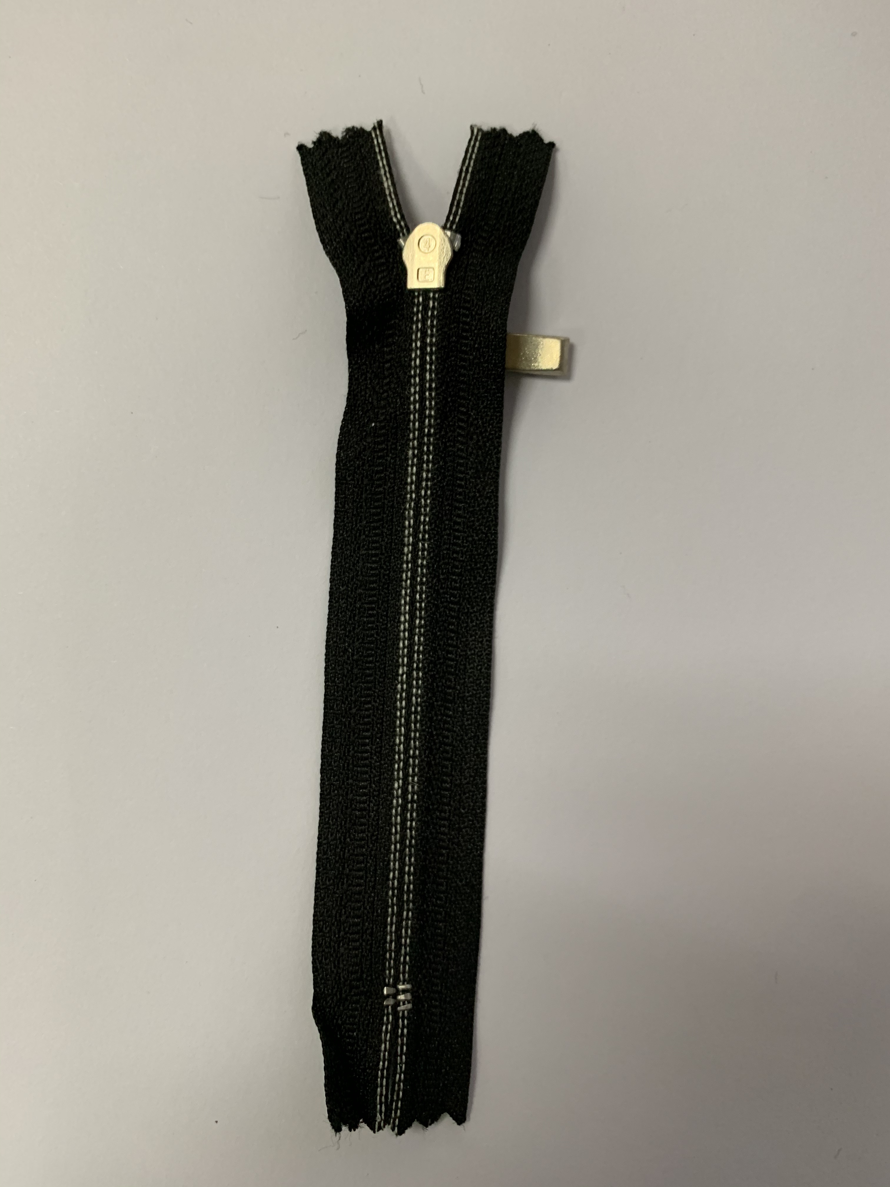 No. 4 nylon silver-toothed closed mouth decorative pull head Specification image