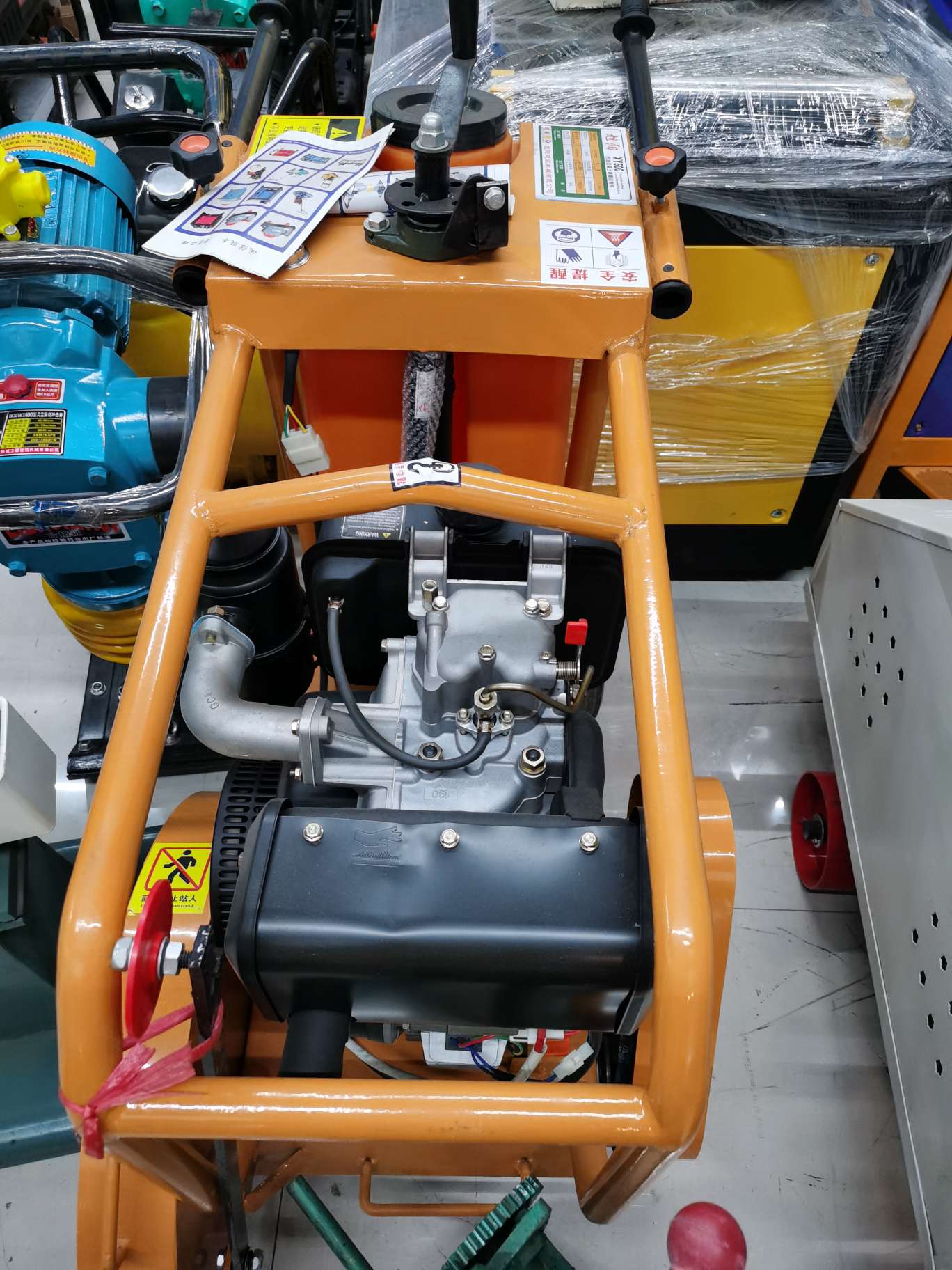 Diesel road cutting machine, gasoline diesel road cutting machine, concrete anti-slip road, cement pavement. Selling at low profit but high volume, honest operation, excellent quality and highly praised detail image 1