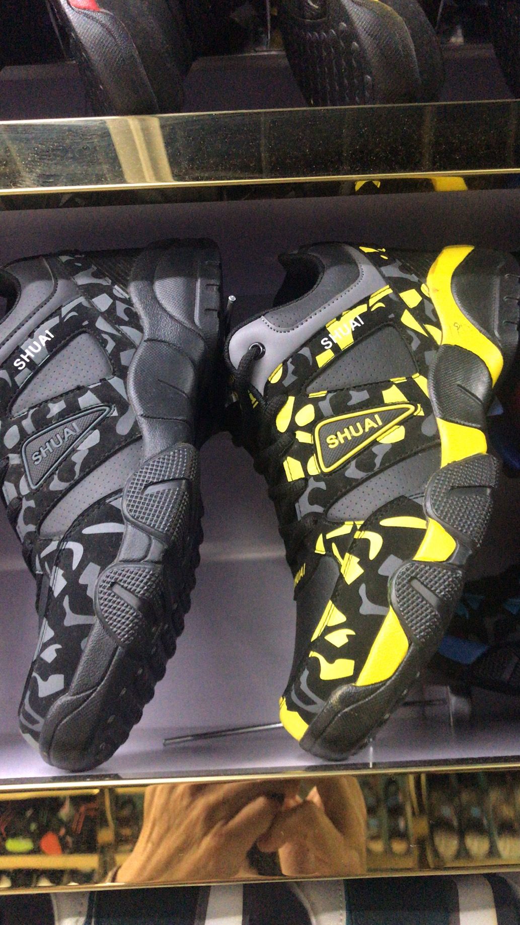 2020 new fashion leisure sports shoes wholesale trade 2