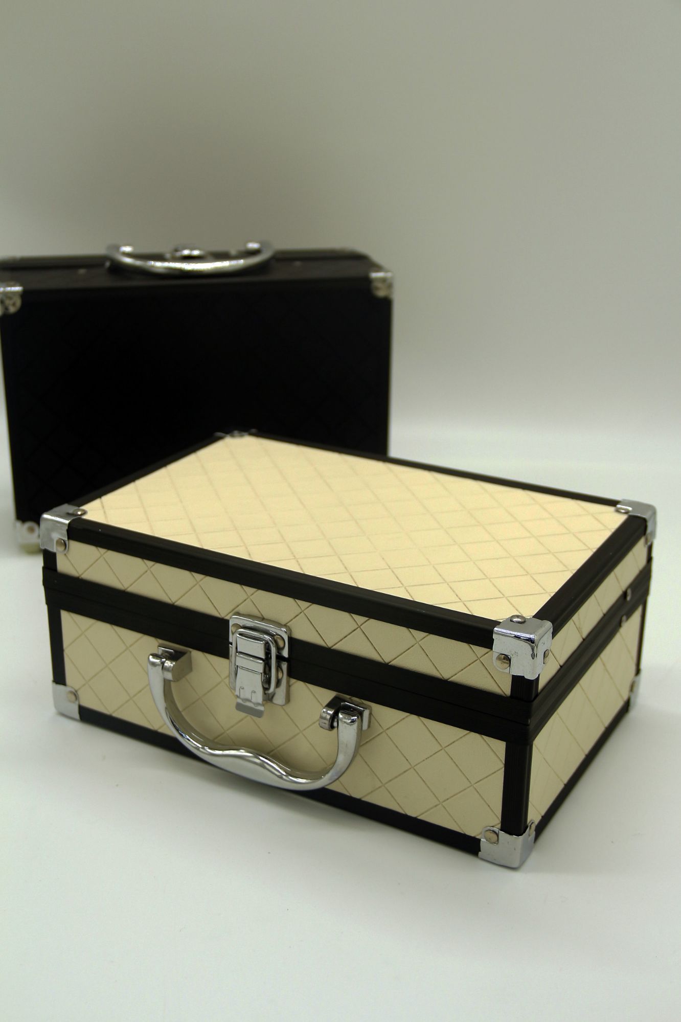 Non-retail classic cosmetic case portable small cosmetic case toolbox jewelry box customizable full figure