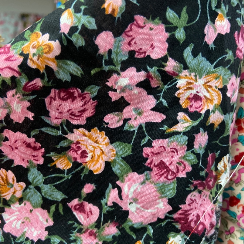 Black Cotton Poplin With Small Flower Pattern On Dark Background Uniform Roll Cloth Cotton Plain Silk Fancy Silk details Picture