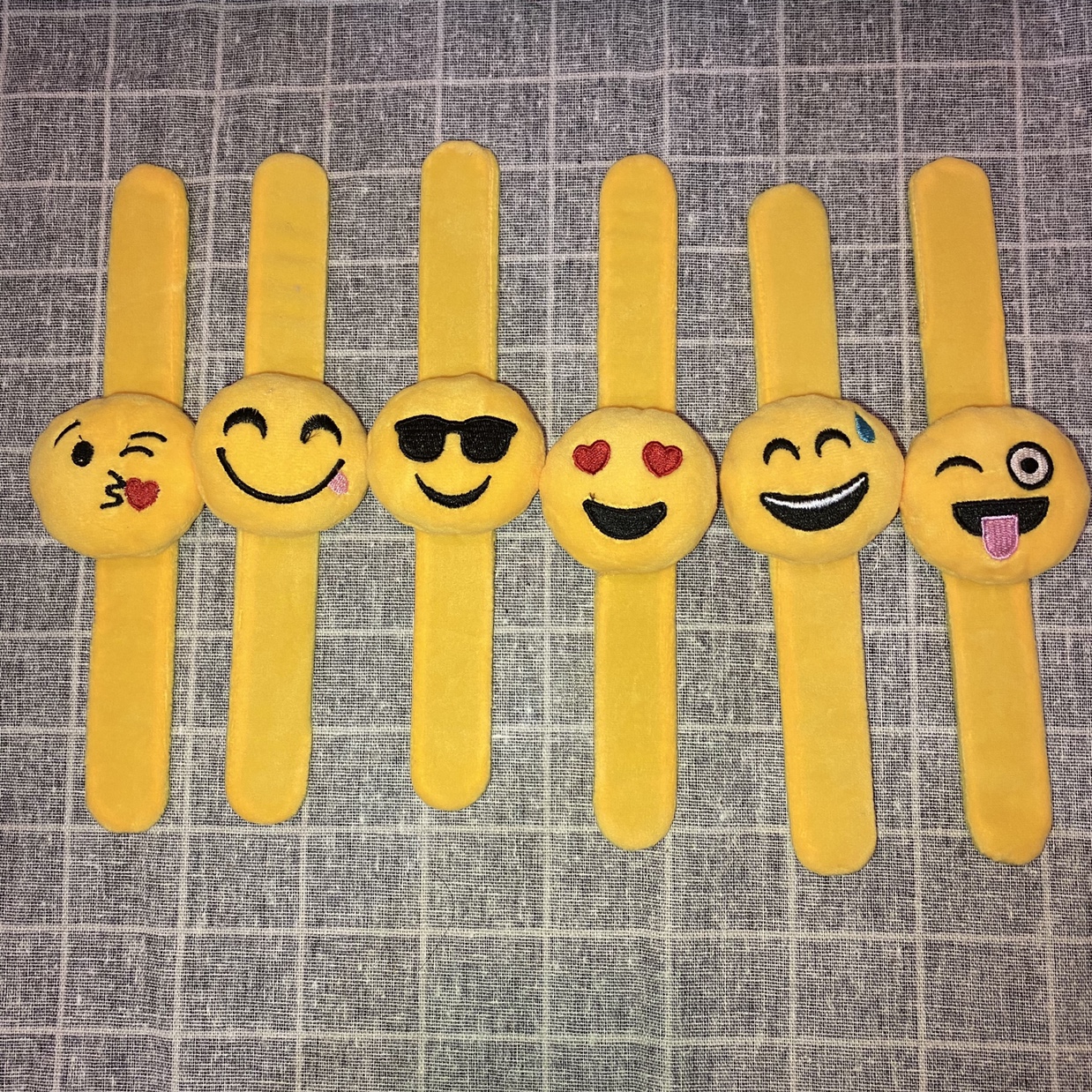 可爱黄色表情Emjoi啪啪圈