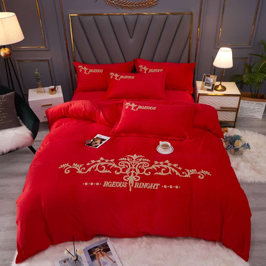 Four-piece towel embroidered with European-style baby fleece undefined