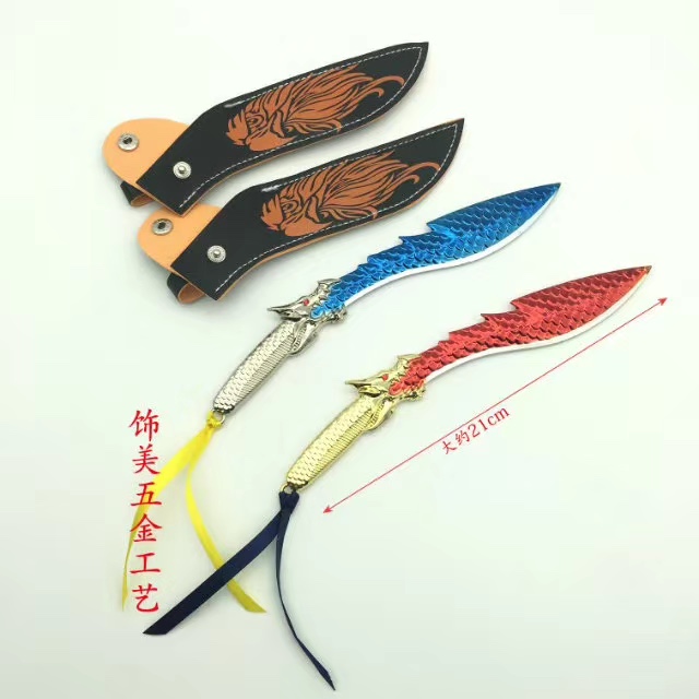 Factory direct sales of exquisite alloy 21-centimeter leather sheath knives, uncut crossing weapons, keychains, pendants and ornaments Application Scenario