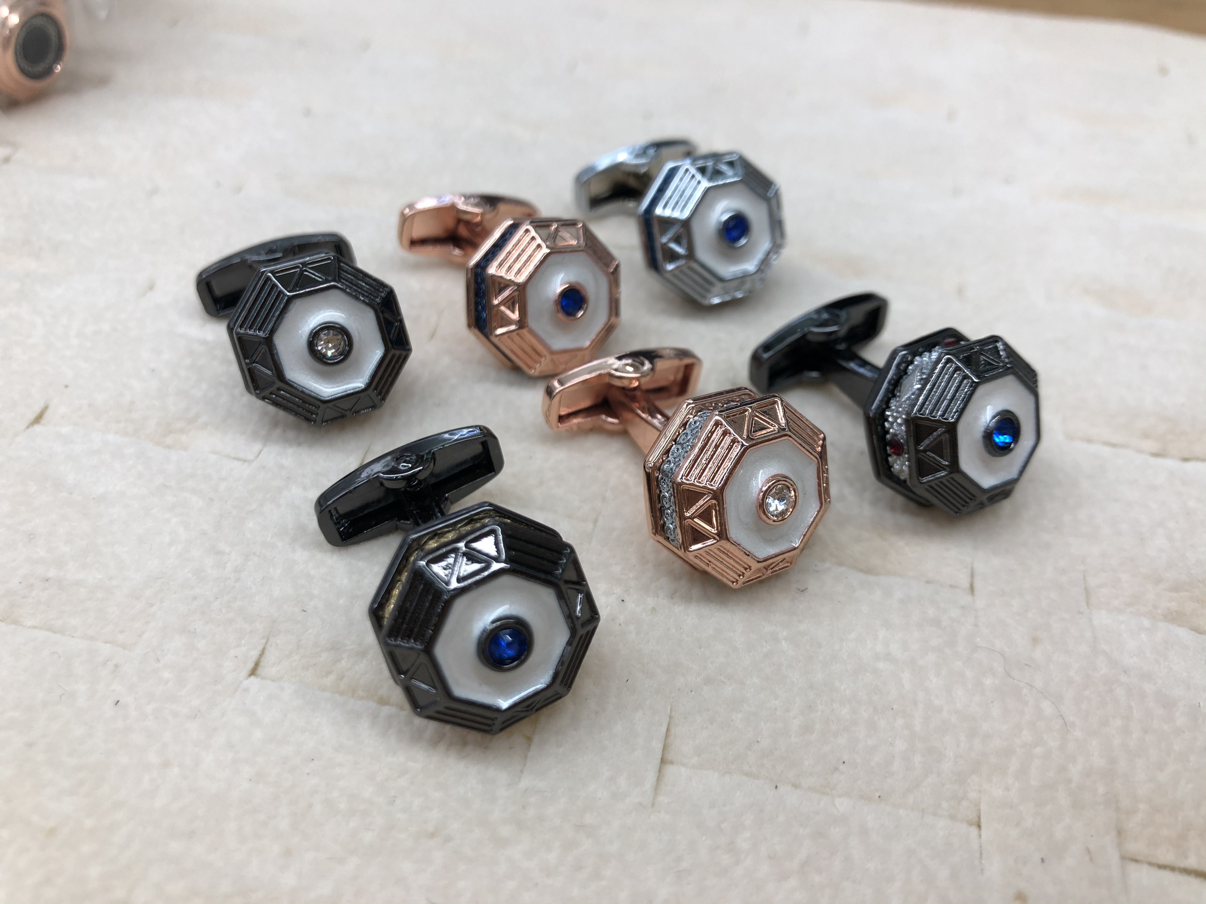 Gold-grade cufflinks at store 41830-41832 describe pic - 1