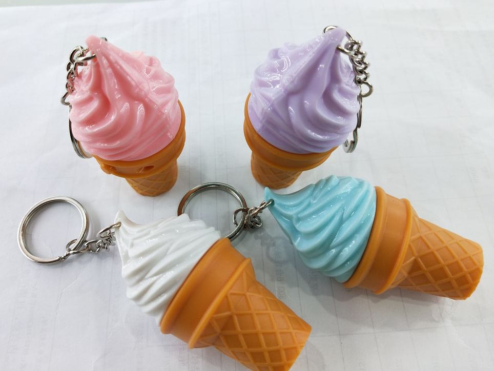 LED发光发声音冰淇淋钥匙扣挂件图