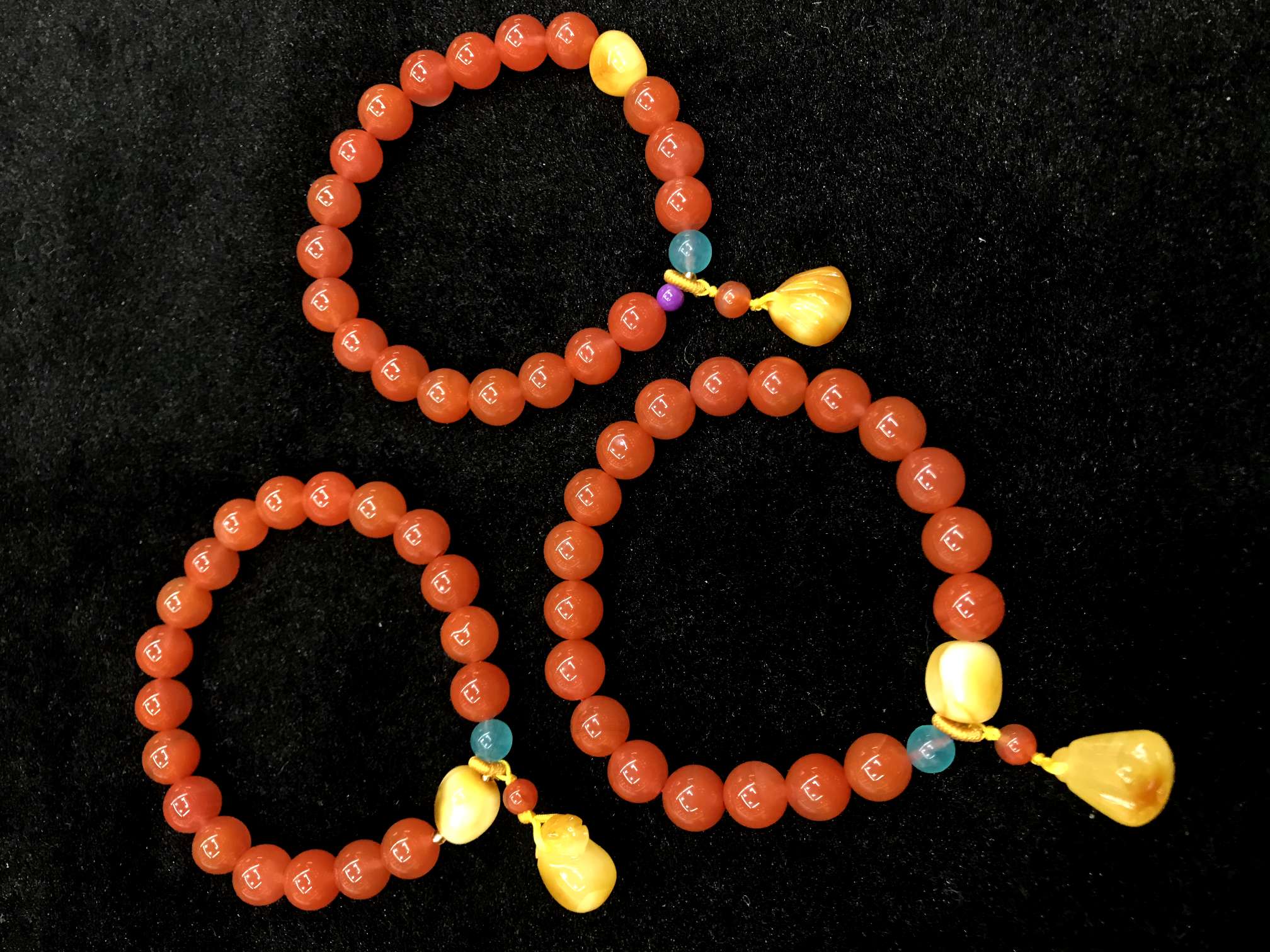 Natural South red single-loop bracelet with beeswax
