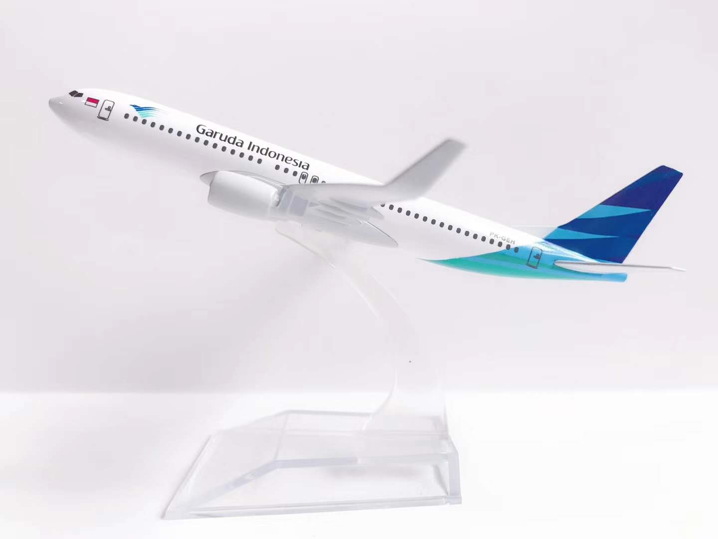 Aircraft model (16CM Indonesian Galuda Airlines B737-800) metal alloy aircraft model