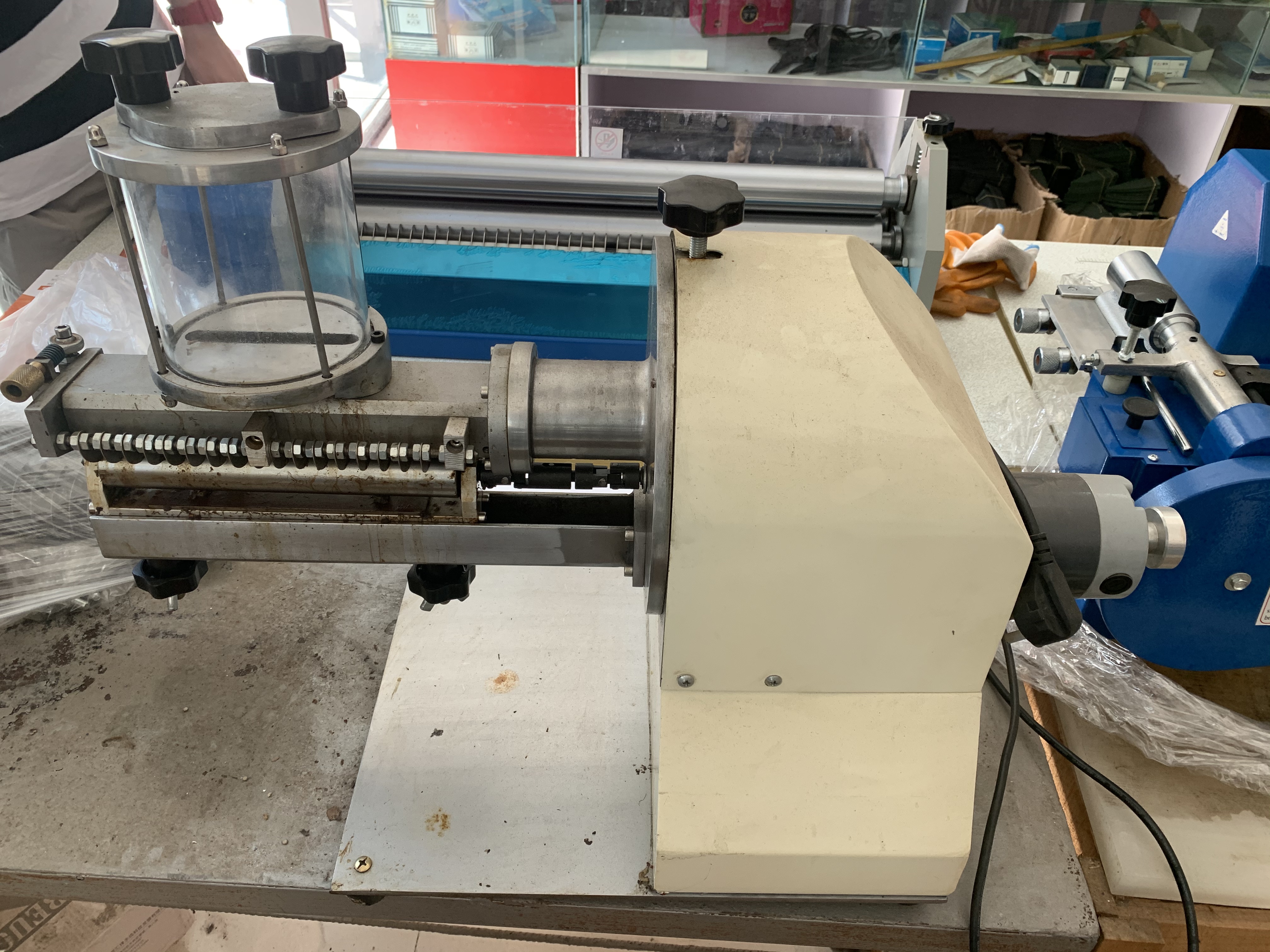 Venta directa de fábrica venta caliente nuevo gran cantidad en stock nuevo tipo de máquina de sellado y pegamento Specification image