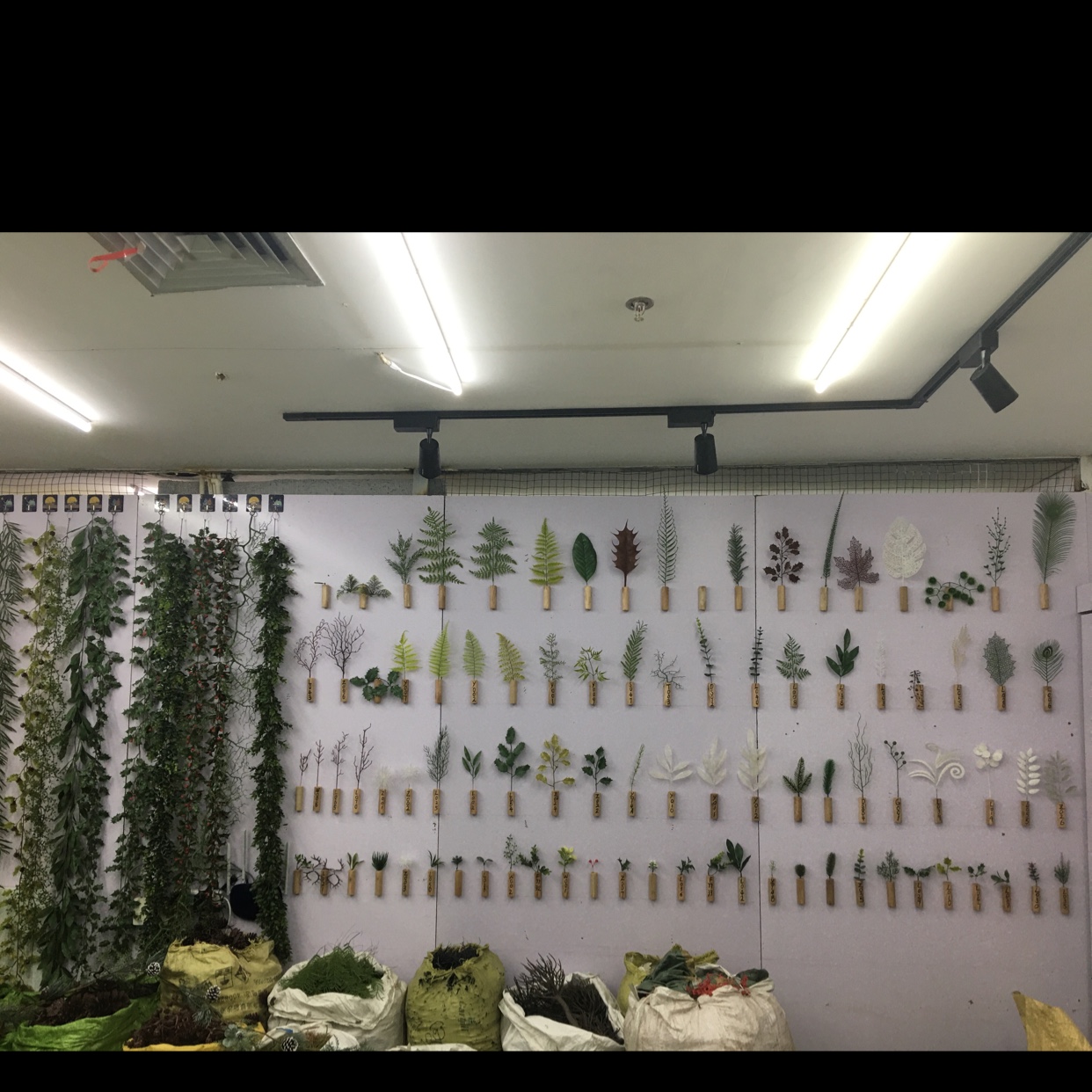 Yuge Craft Accessories on the 4th floor describe pic - 1