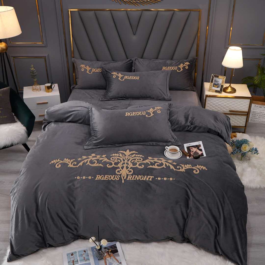 Four-piece towel embroidered with European-style baby fleece Item Picture