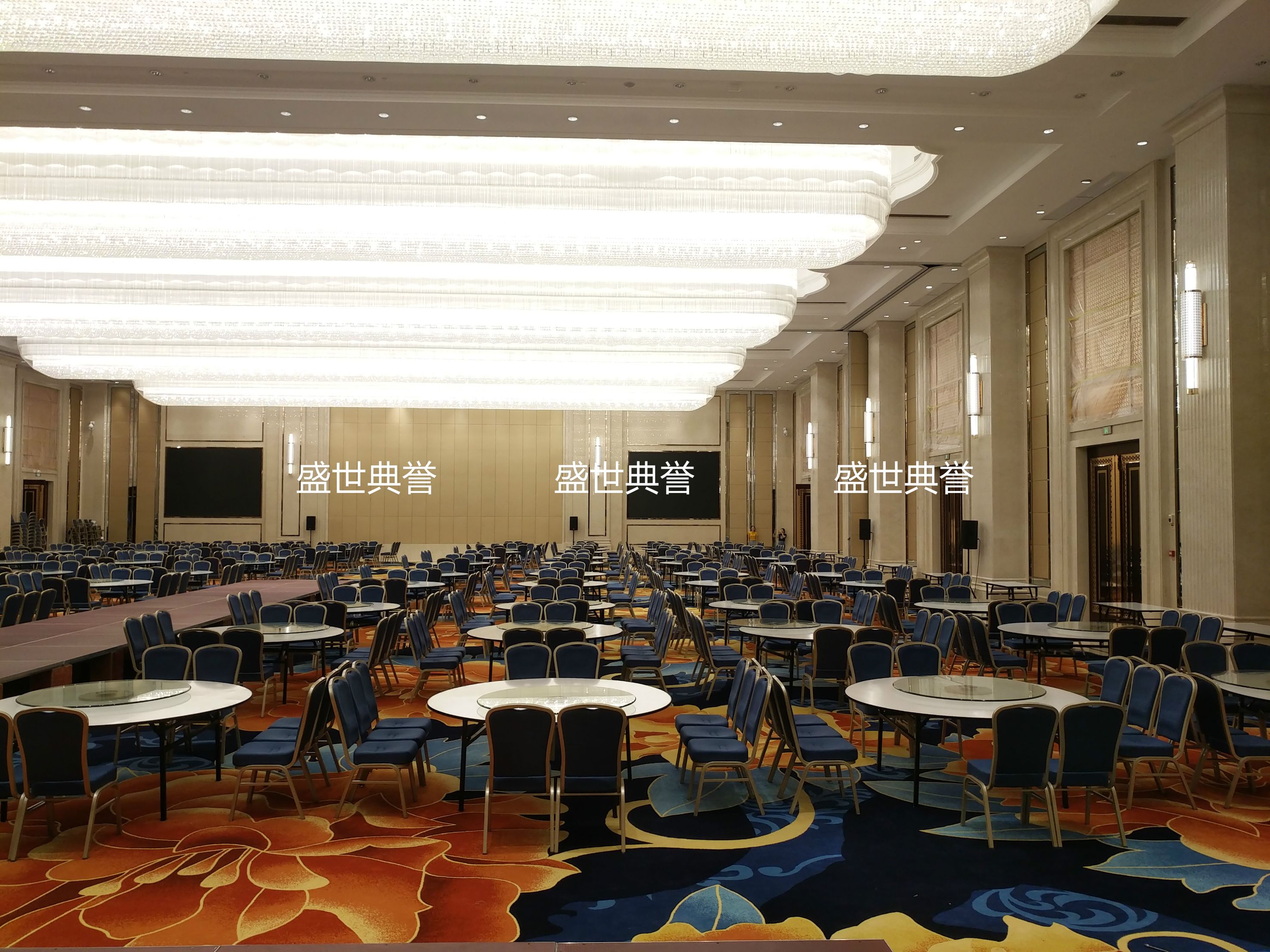 上海五星级酒店宴会厅婚礼家具定做度假酒店婚宴餐桌椅铝合金餐椅详情图13