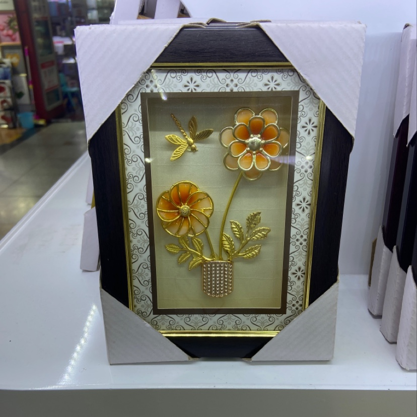 Three-dimensional retro photo frame