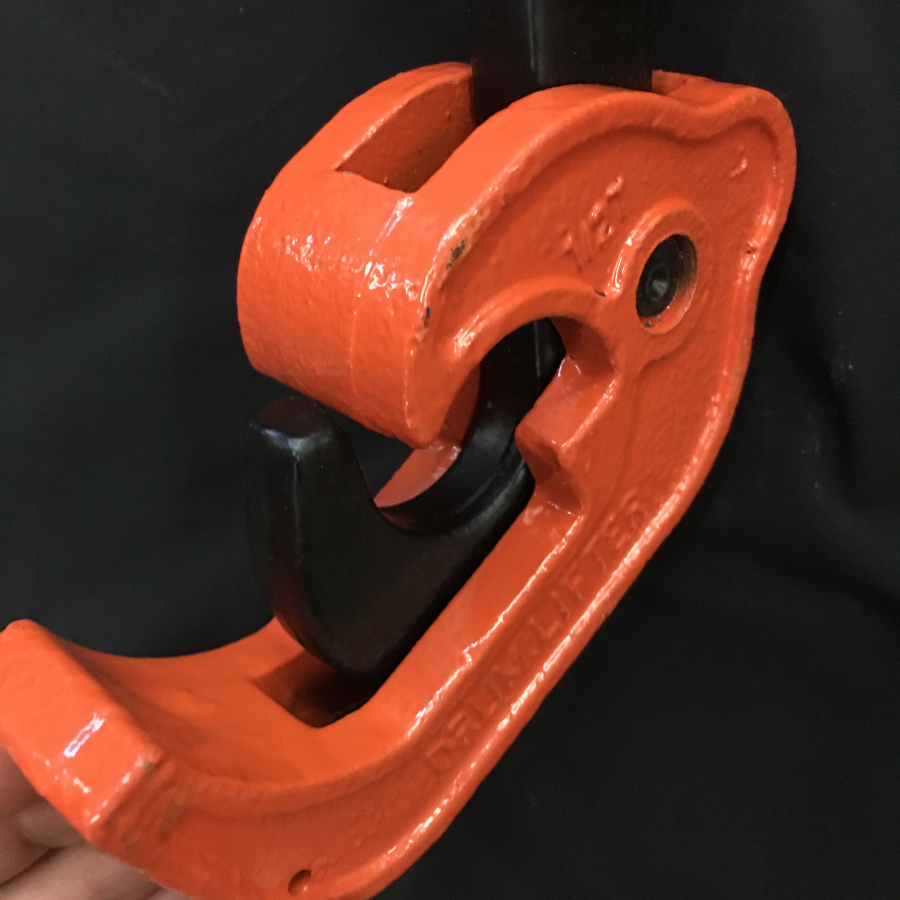 Oil drum lifting gear, oil drum lifting clamp, oil drum grab hook, oil drum lifting clamp, oil drum hoist Application Scenario