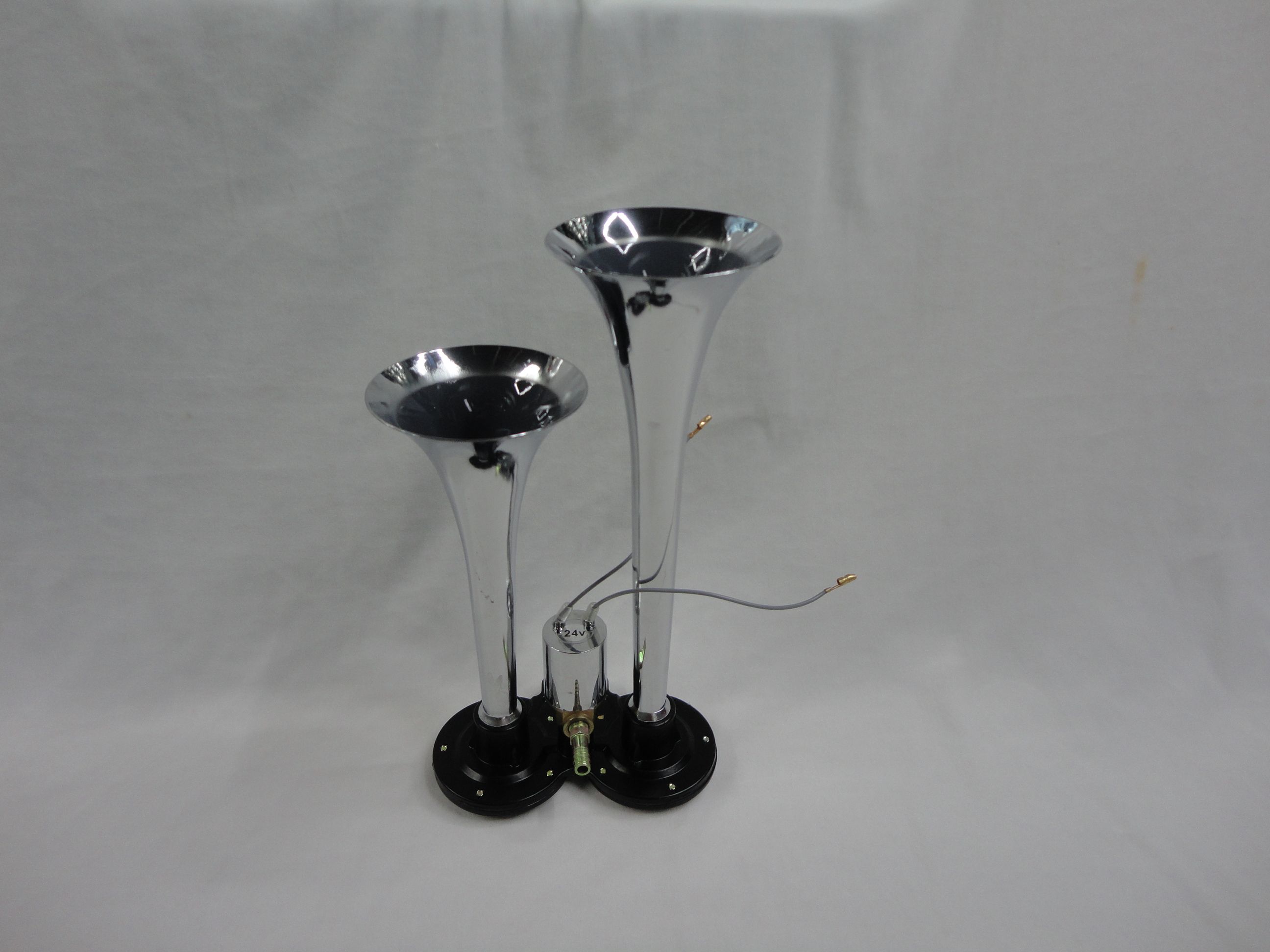 The manufacturer directly sells the original car accessories of gas horn electronic horn WS505 double tube horn thumbnail