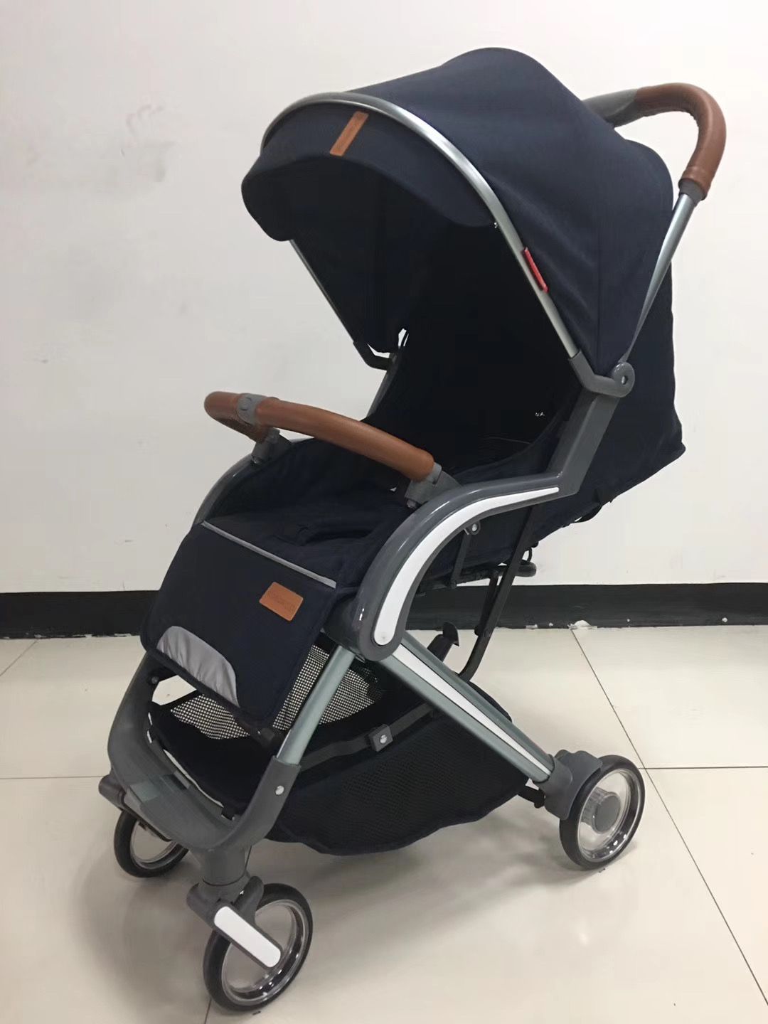 Baby stroller z3-b, a portable folding children's stroller for sitting and lying down, shock-absorbing four-wheel stroller for newborns detail image 2