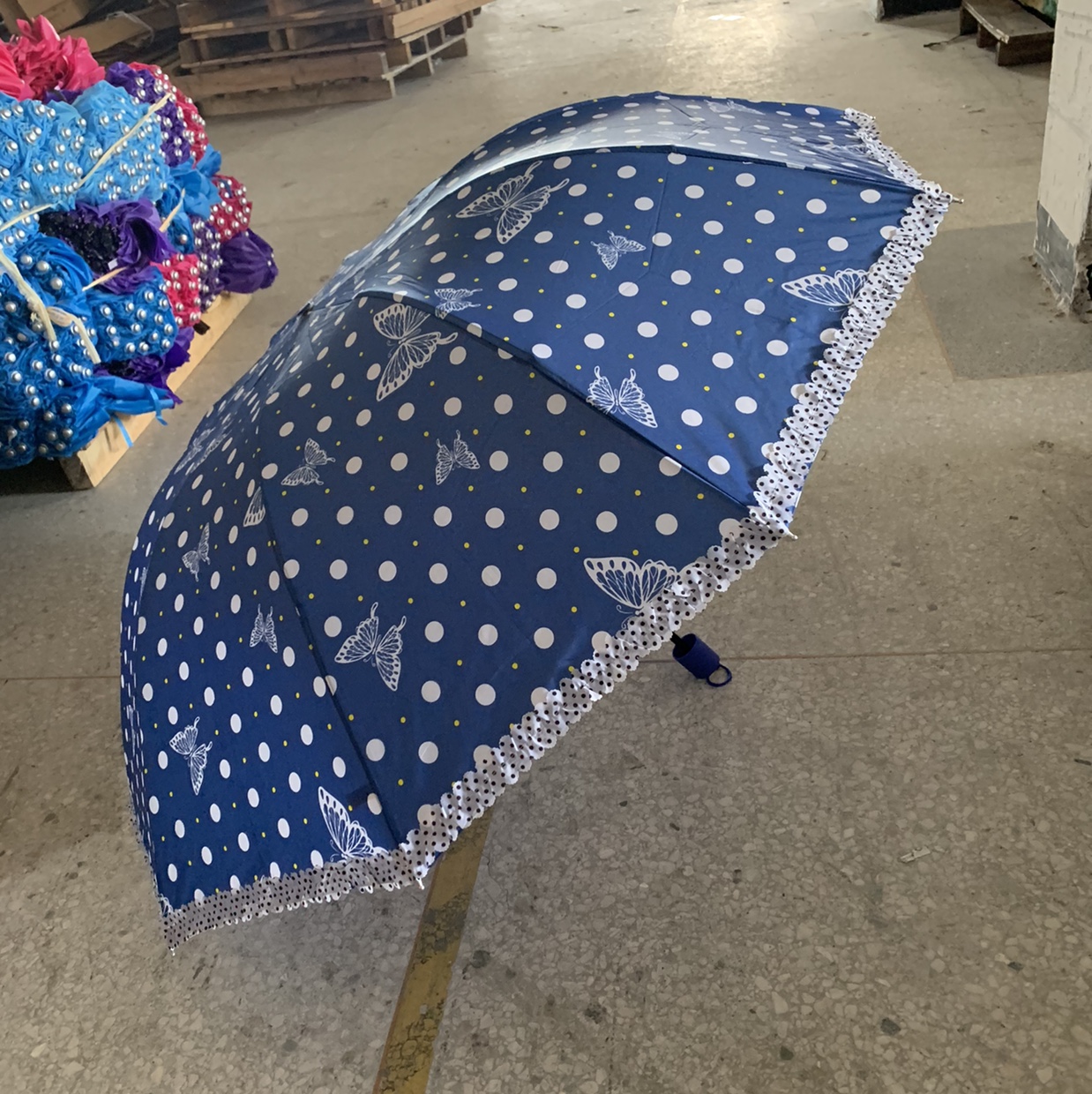 70*10K三折反向蝴蝶花边伞（藏青色）