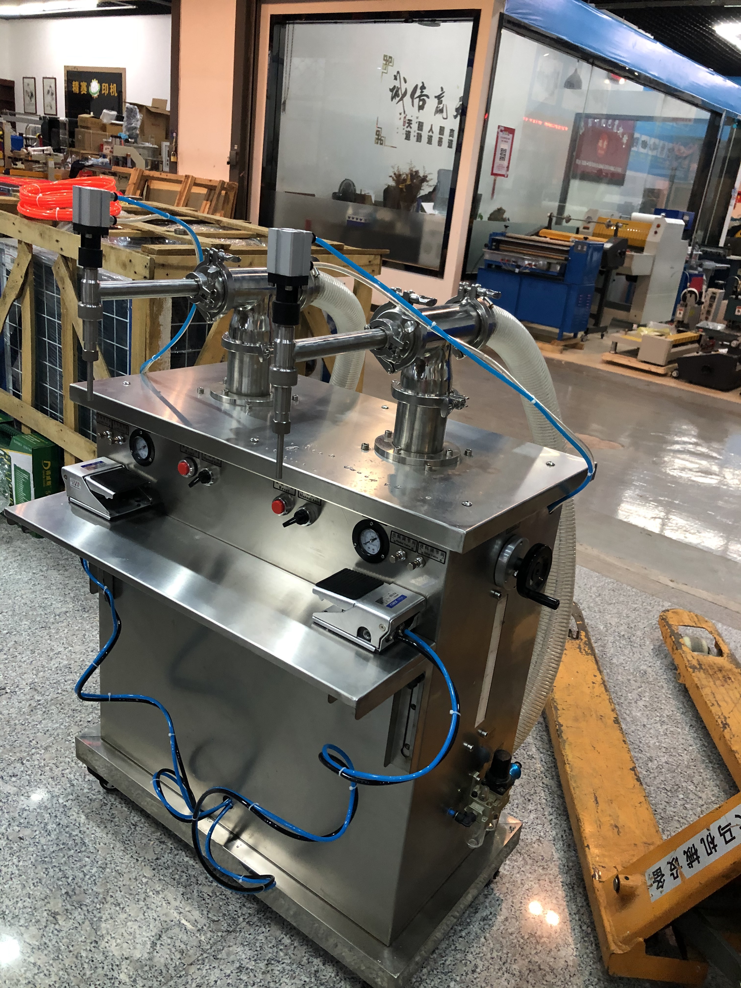 Double-head paste liquid filling machine packaging machinery manufacturer direct sales, honest operation details Picture
