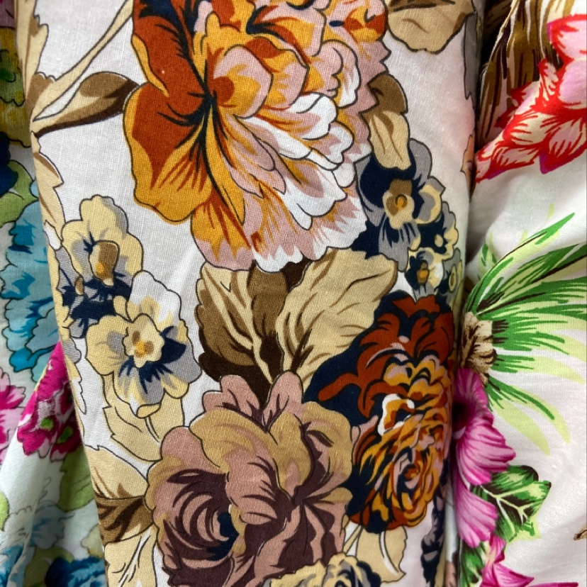Brown Cotton Poplin With Large Flower On White Background For Uniform Rolling Cloth Cotton Plain Silk Color Silk