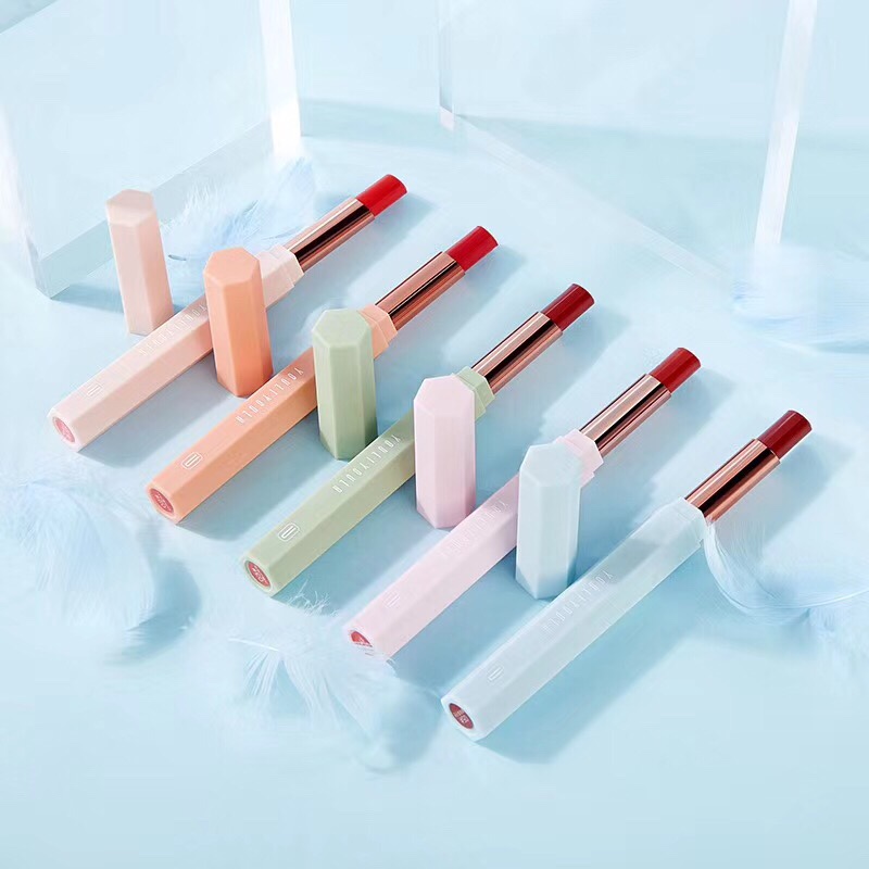 【 Internet Celebrity Recommendation 】 This super popular lipstick on Instagram is moisturizing and hydrating, adheres well to long-lasting color, does not stick to cups, does not fade, and adheres well undefined