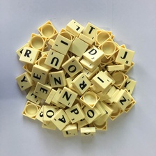拼字游戏字母棋scrabble通用字母配件有英语法语西班牙语可选