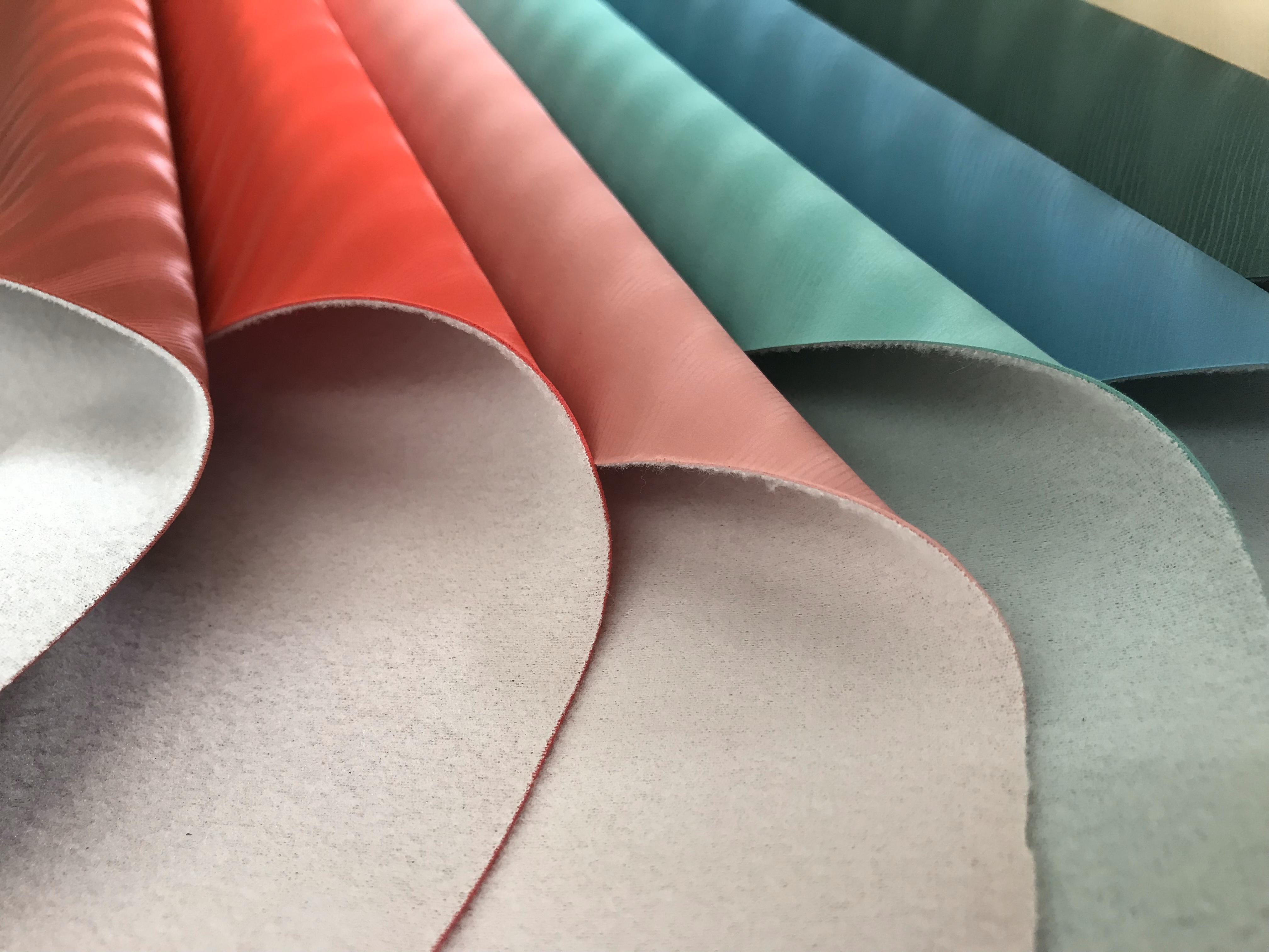 工厂直销半PU人造革渐变双色1.0厚套色直条纹箱包皮具鞋子服裝帽子相册工艺品等白底实物图