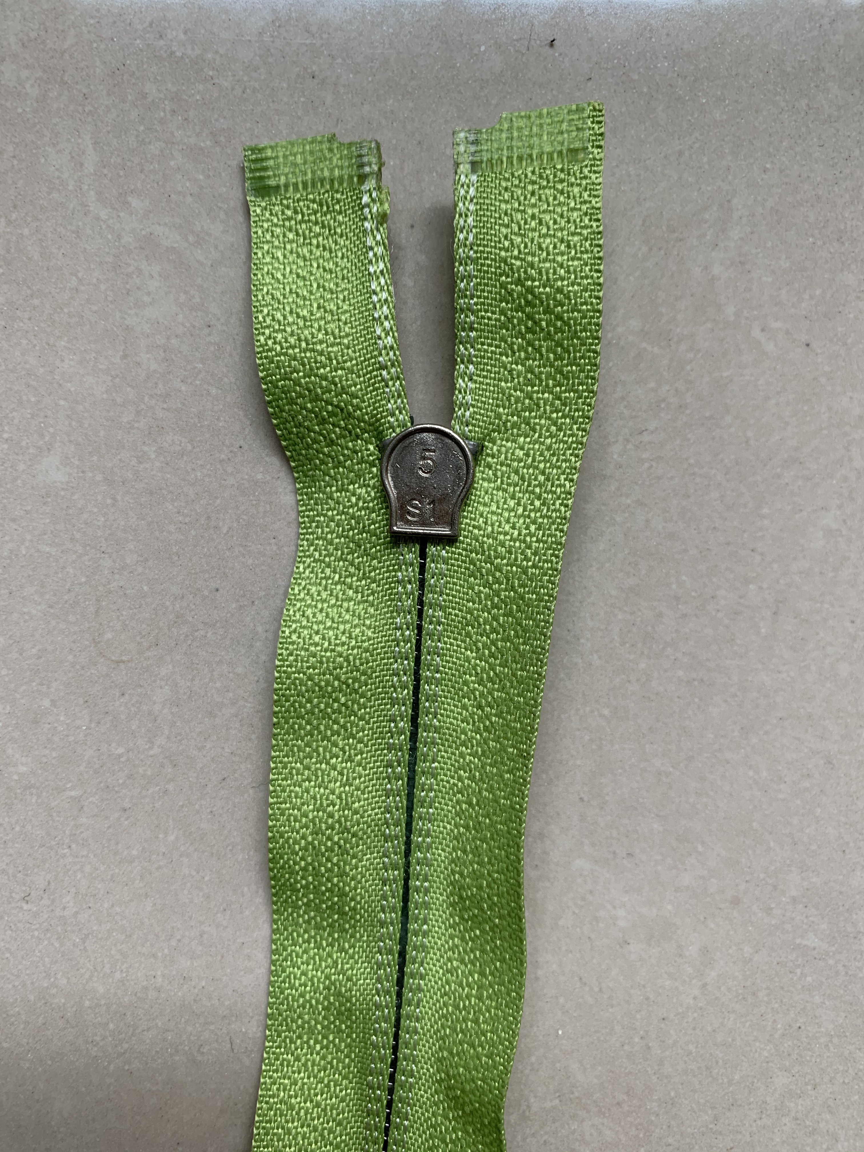 No. 5 nylon seven-color toothed opening decorative head Specification image