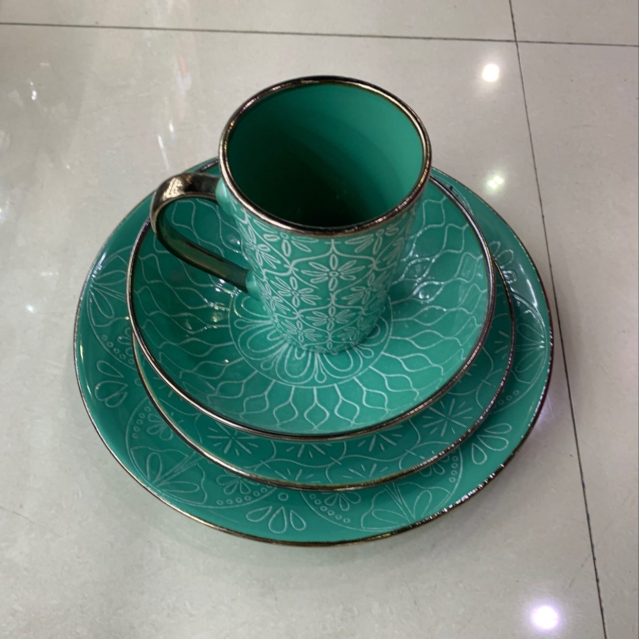 Sixteen pieces of tableware are green details Picture