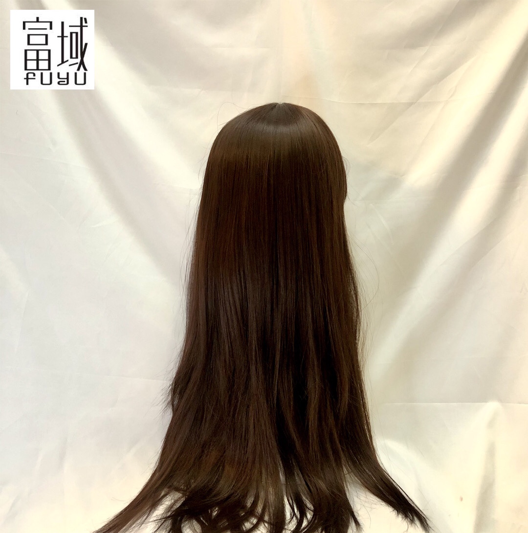 The Internet celebrity has long hair Specification image